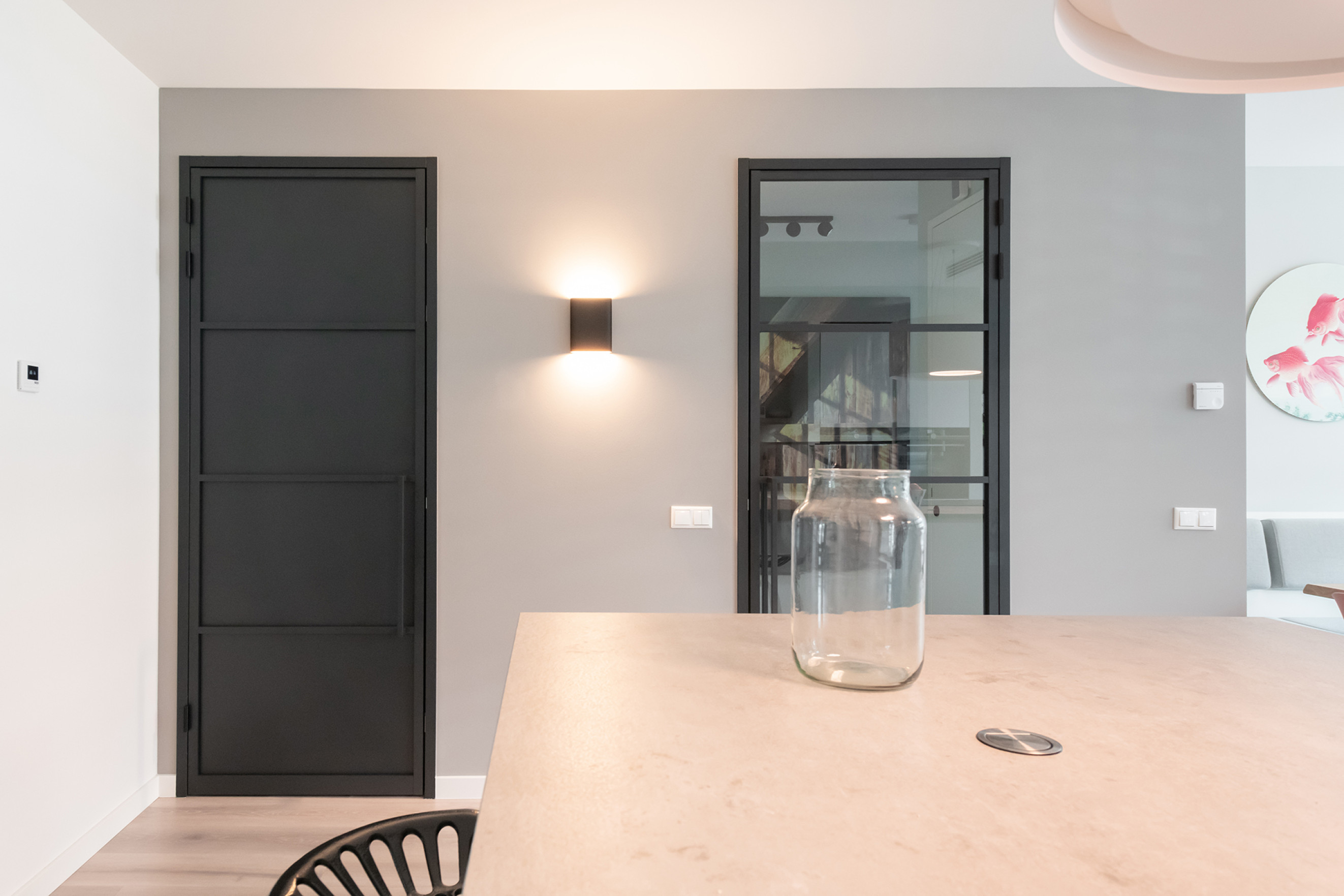 stalen deur in hout kozijn gewoongers