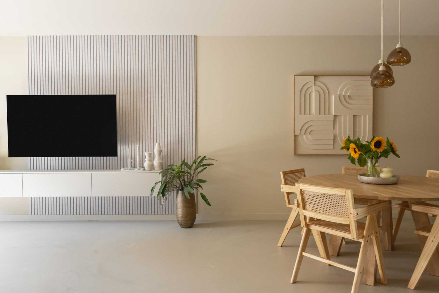 Vilten wandpanelen akupanel akoestisch paneel beige lattenwand GewoonGers