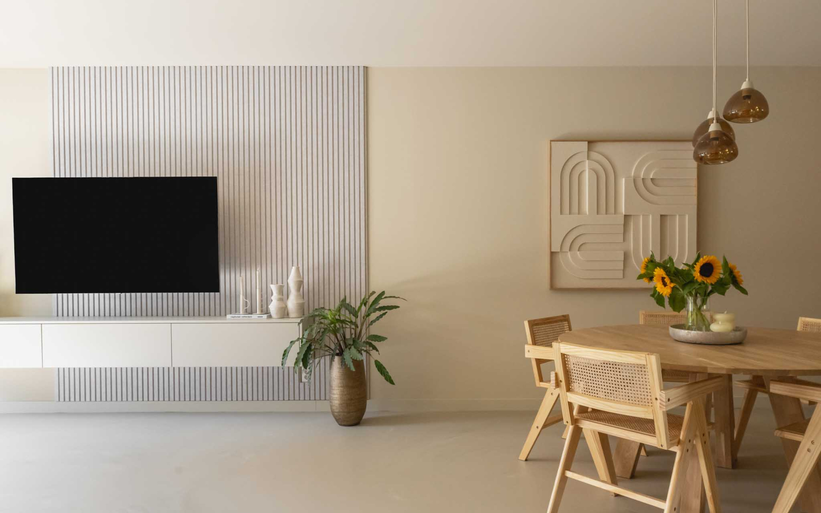 Vilten wandpanelen akupanel akoestisch paneel beige lattenwand GewoonGers