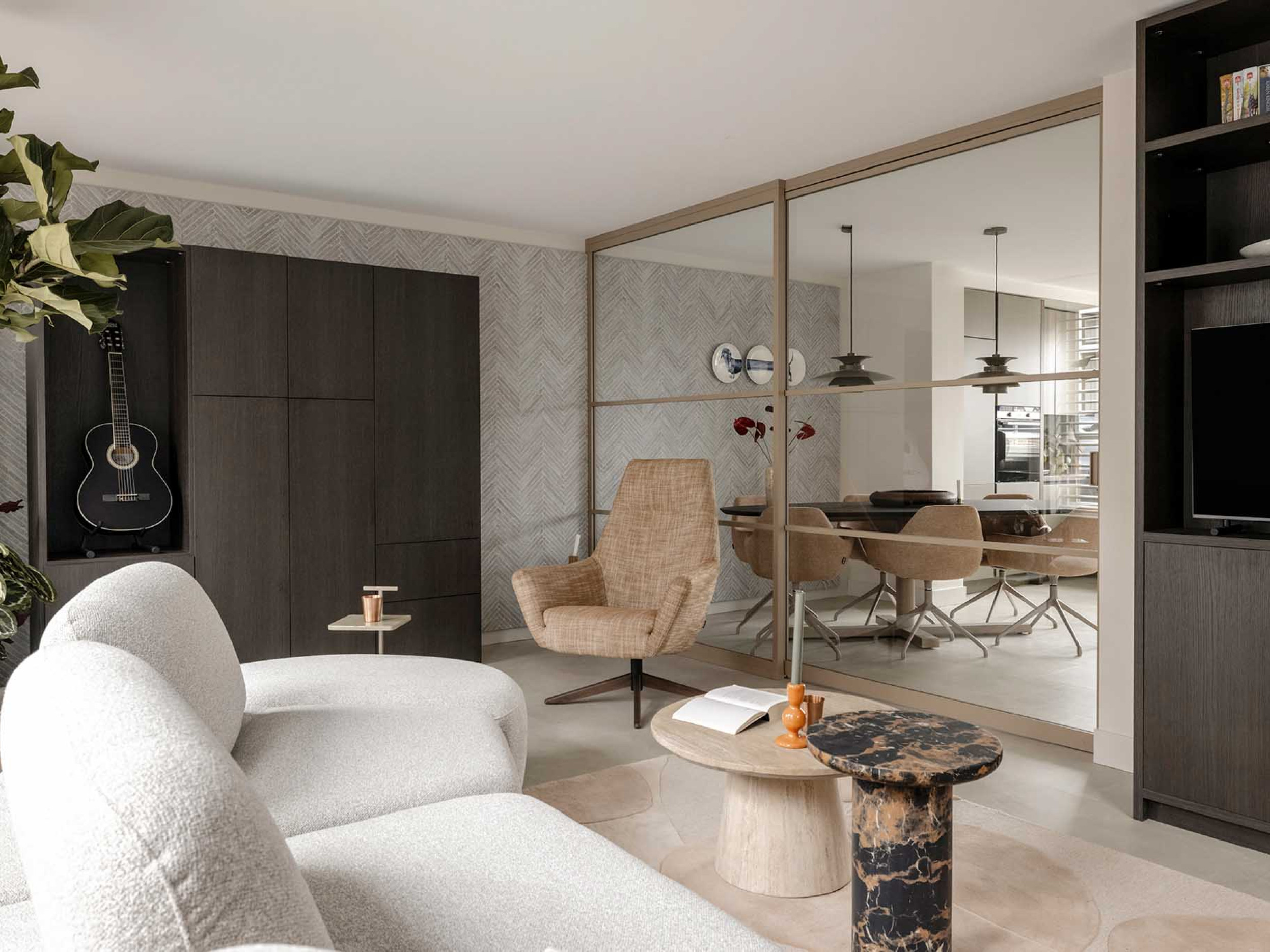 Schuifdeuren glazen wand met schuifdeur vtwonen grijs beige stalen deur