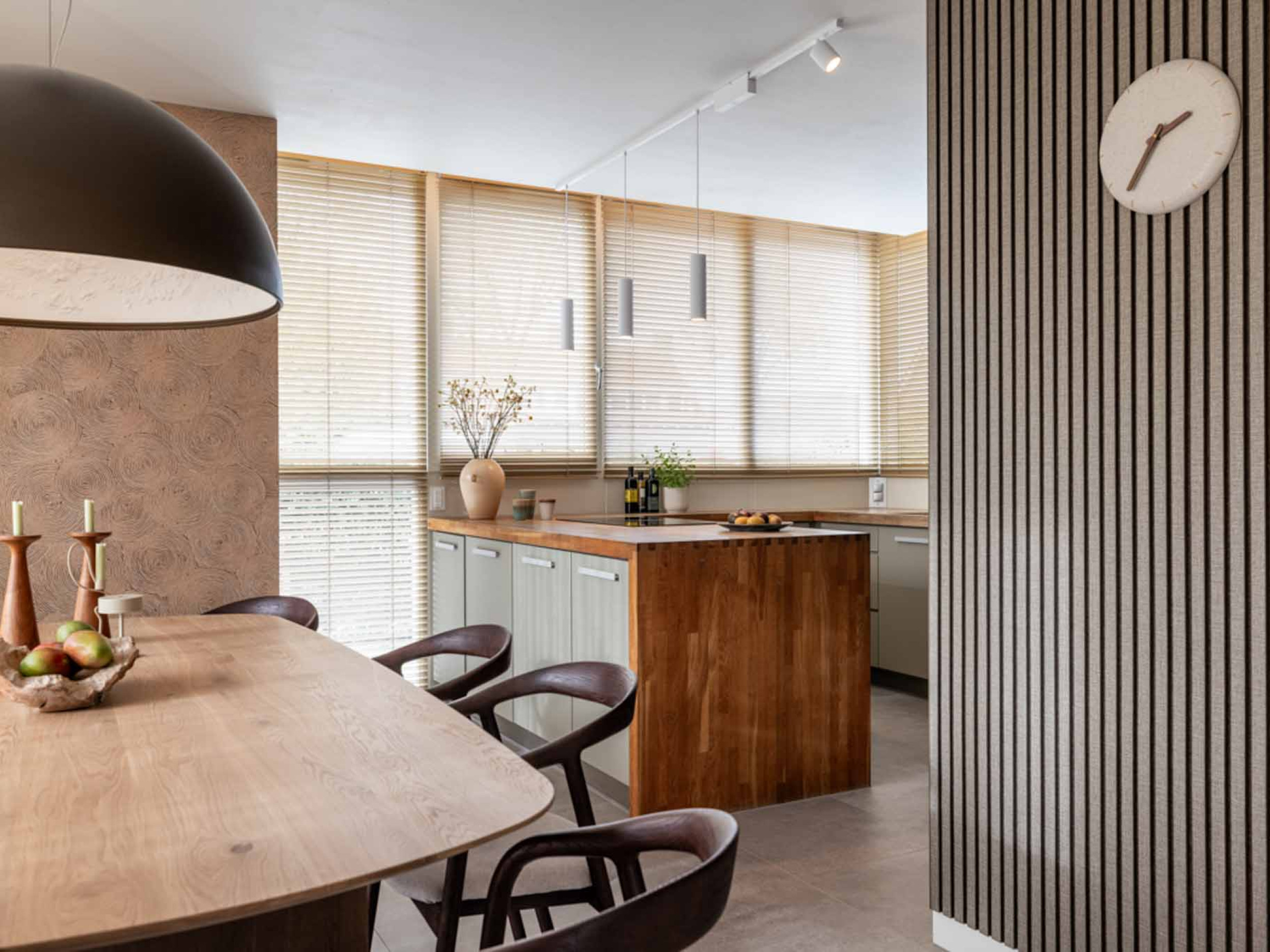 Lattenwand met akoestische panelen van GewoonGers gezien bij vt wonen