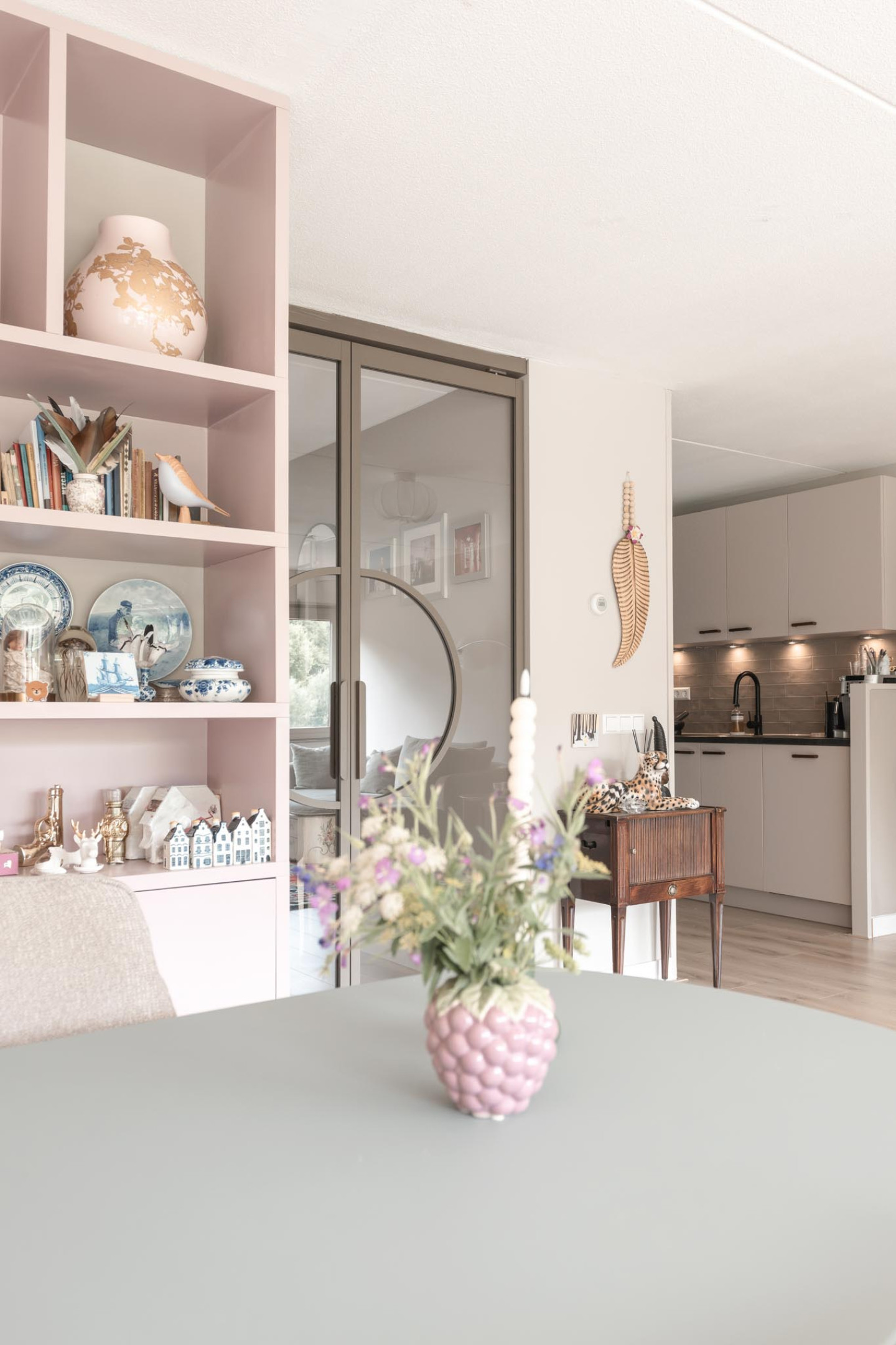 interieur foto met GewoonGers dubbele taatsdeur in het brons