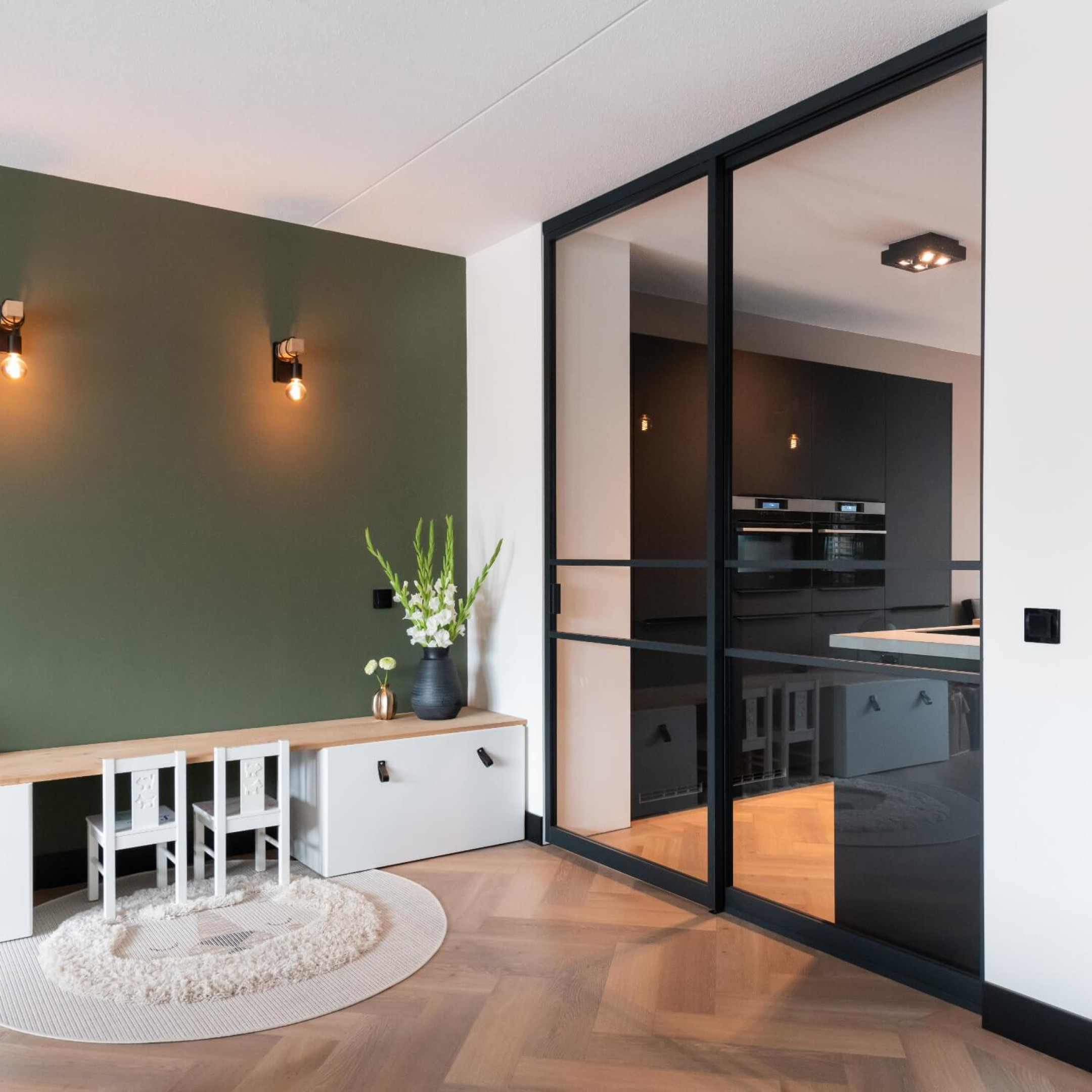 schuifwand matzwart keuken GewoonGers