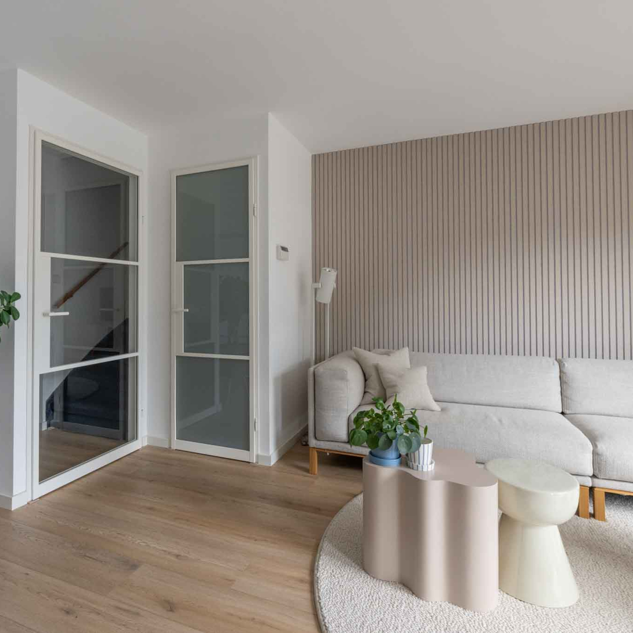 metalen opdekdeur met glas witte deuren GewoonGers