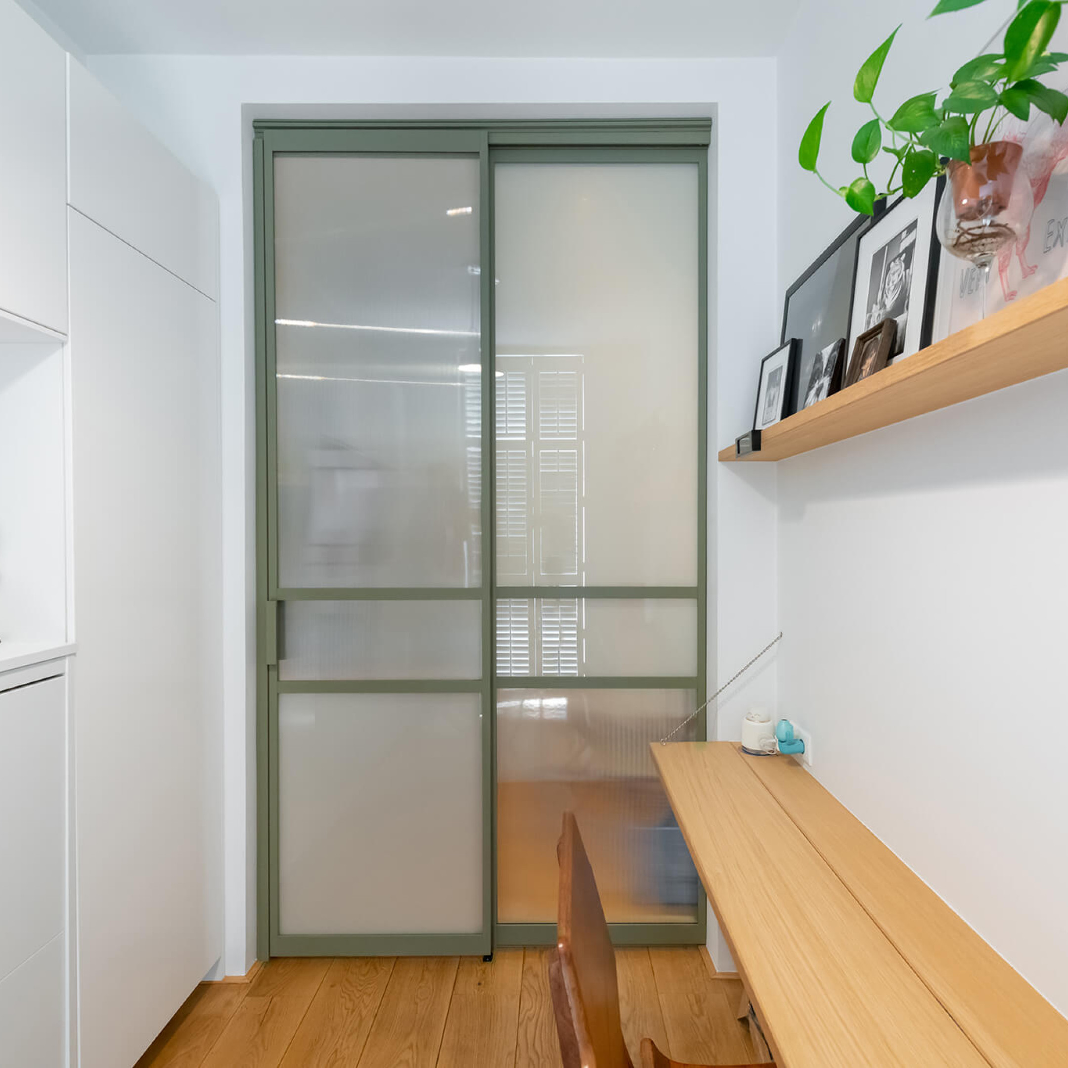 groene stalen deur Gewoon Gers