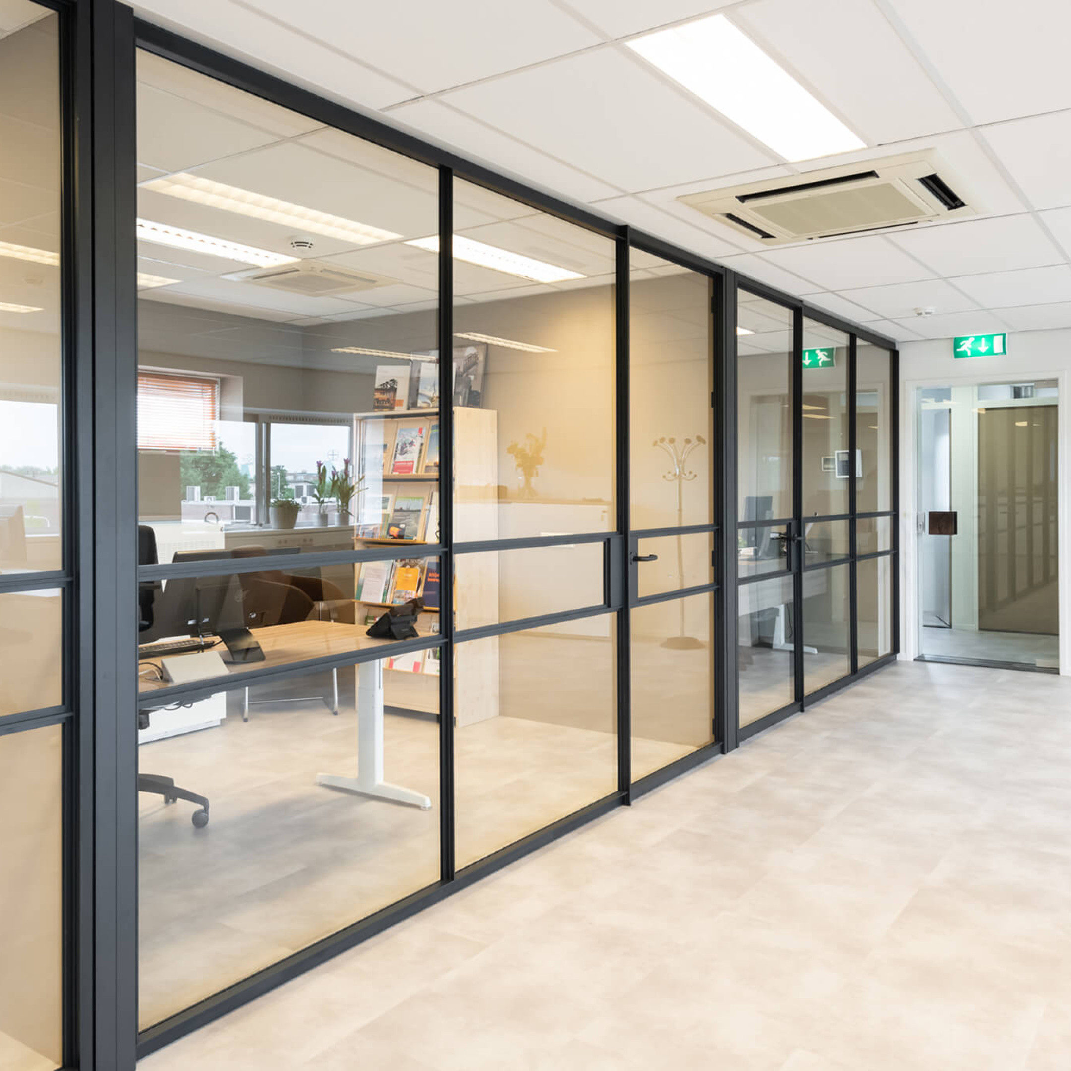 kantoor inrichten glaswand GewoonGers