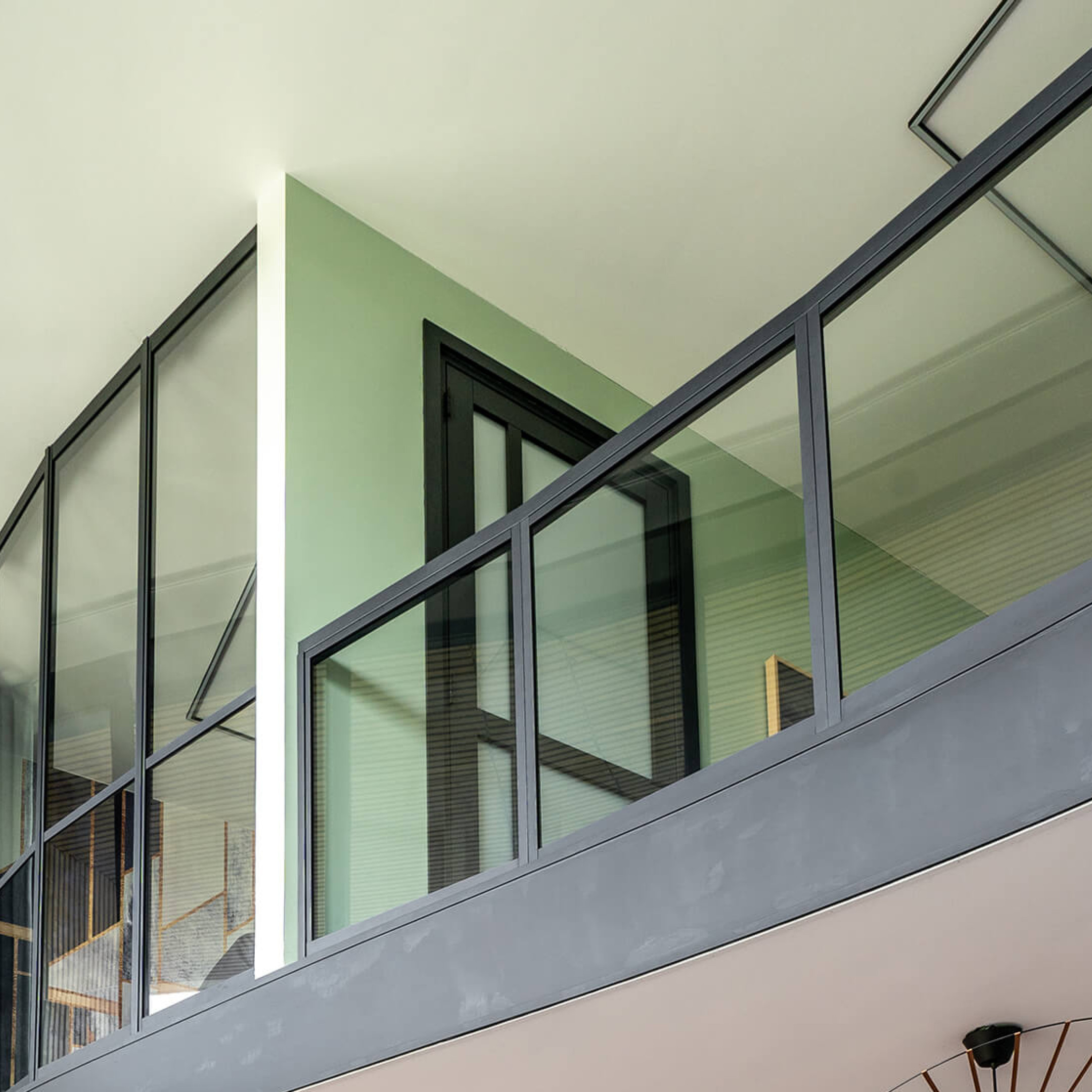 gewoongers stalen balustrade split level interieur
