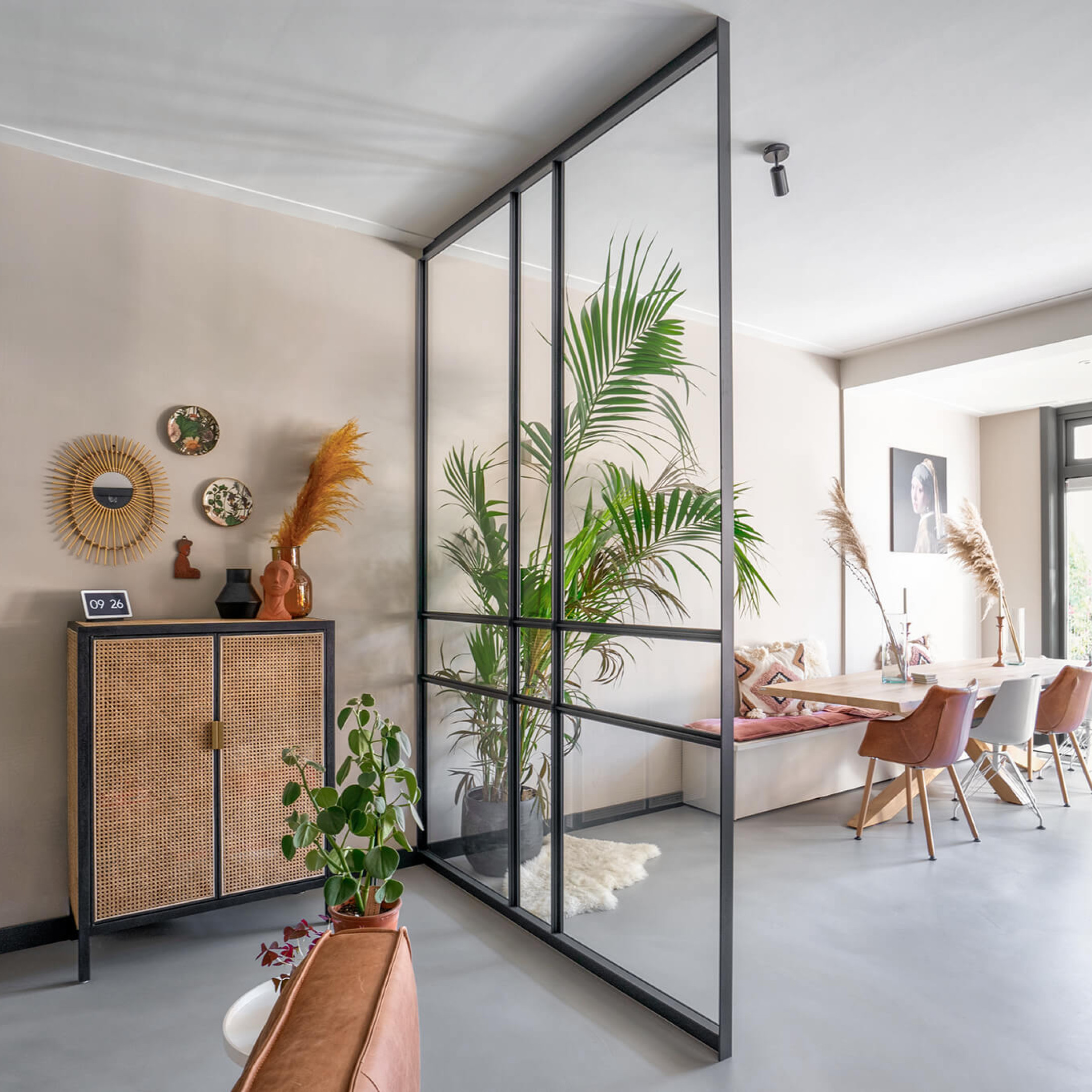 roomdivider GewoonGers stalen wand glaswand in boho chique interieur