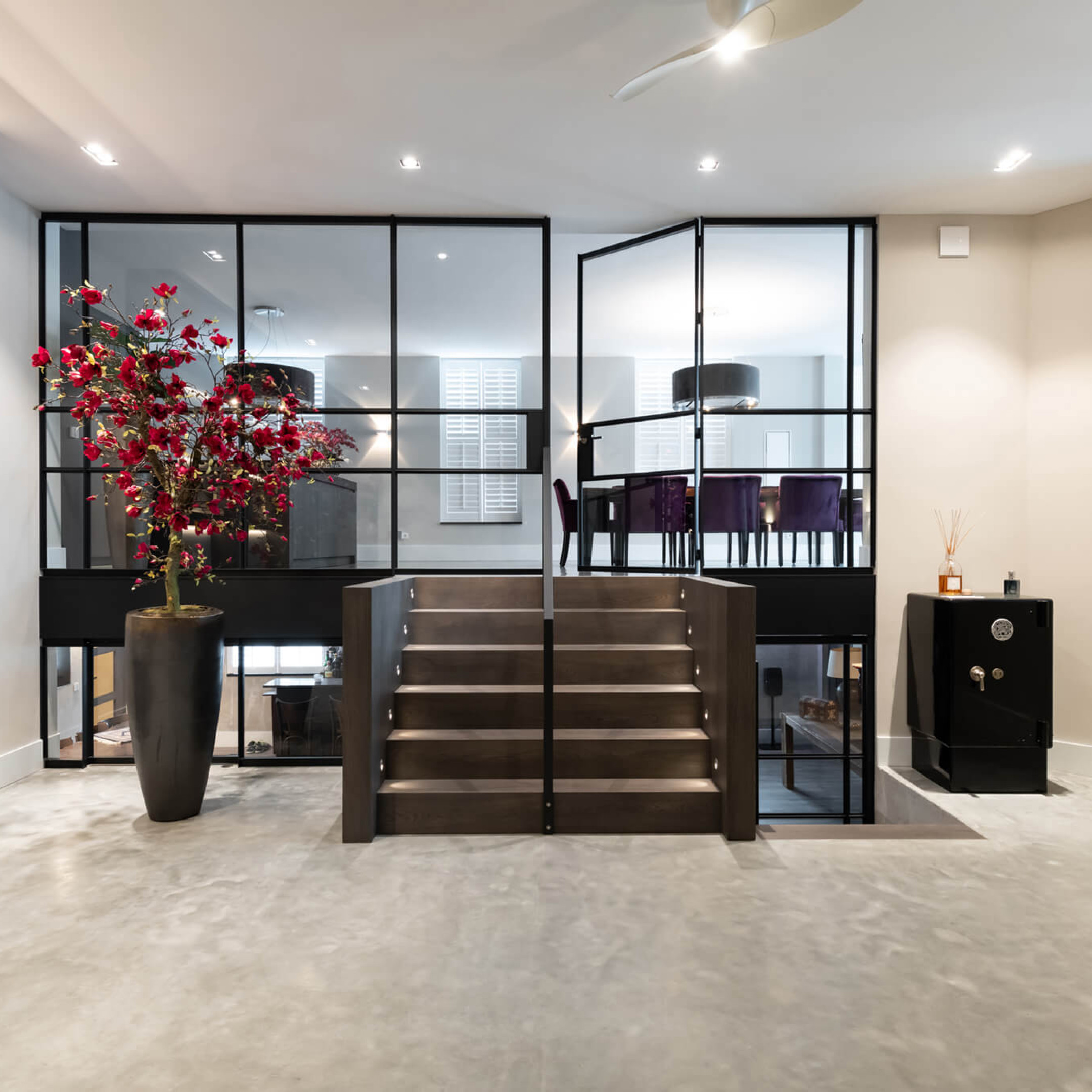 Splitlevel woning glaswand stalen deur Gewoon Gers