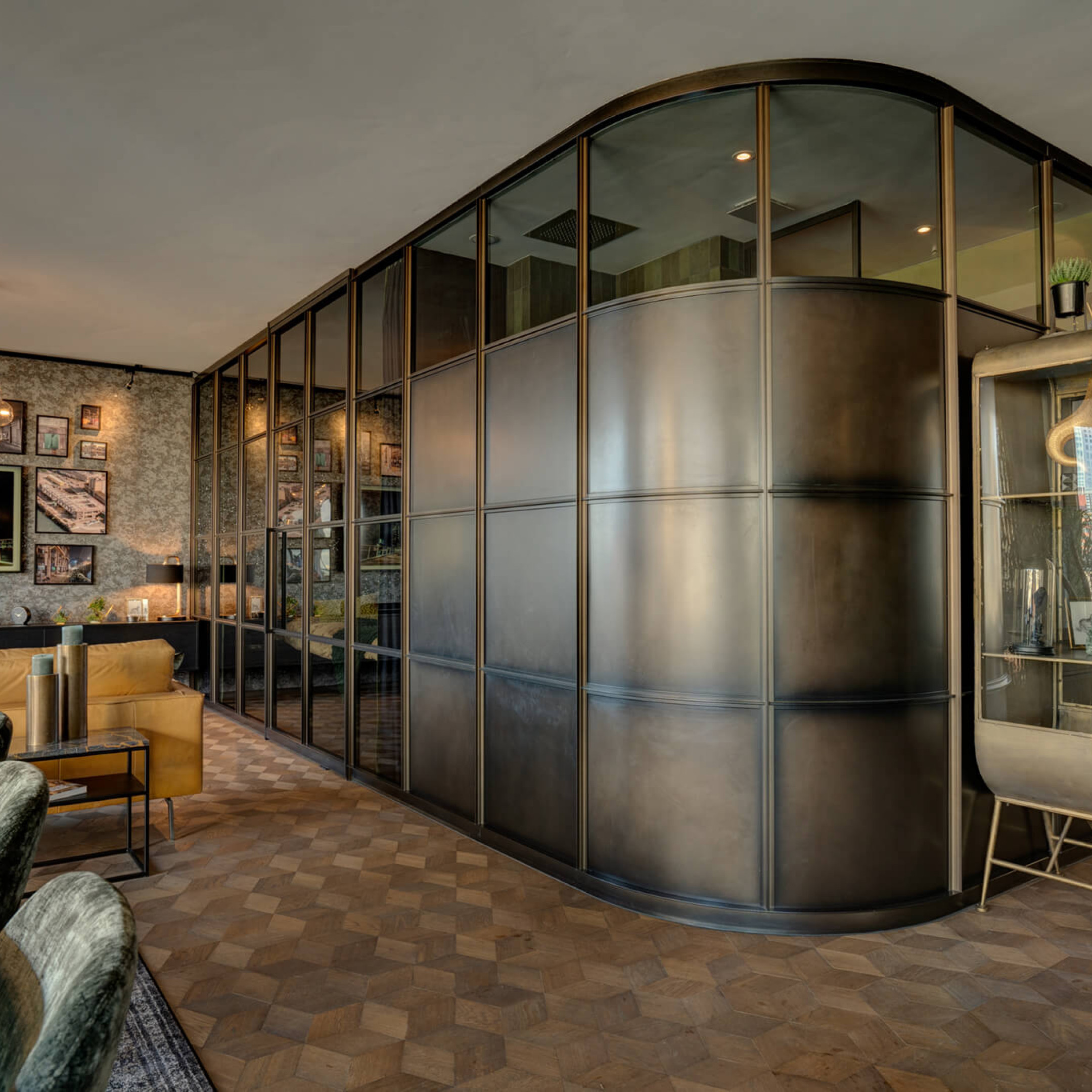 stalen wand ronde hoek gewoongers