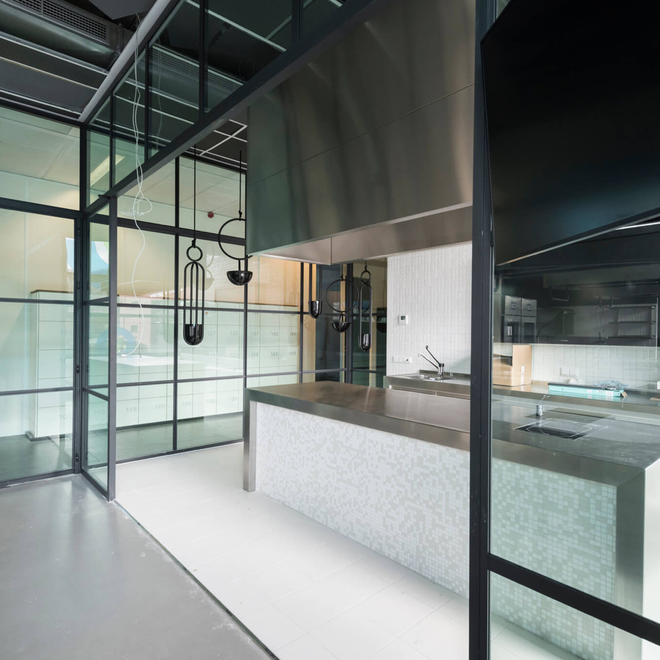 kantoorwanden met groen glas gewoongers