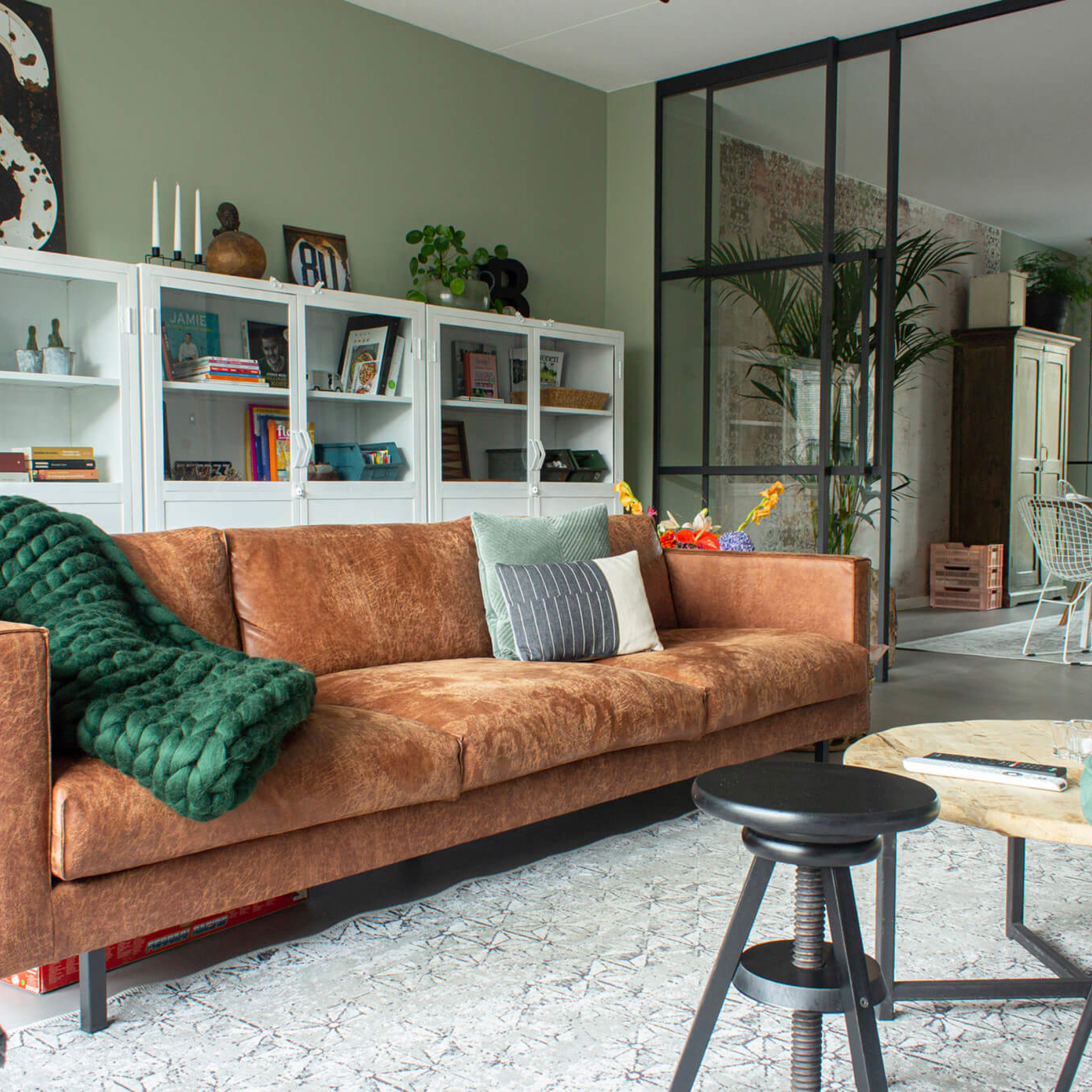 schuifwand zwarte schuifdeuren roomdivider Gewoon Gers