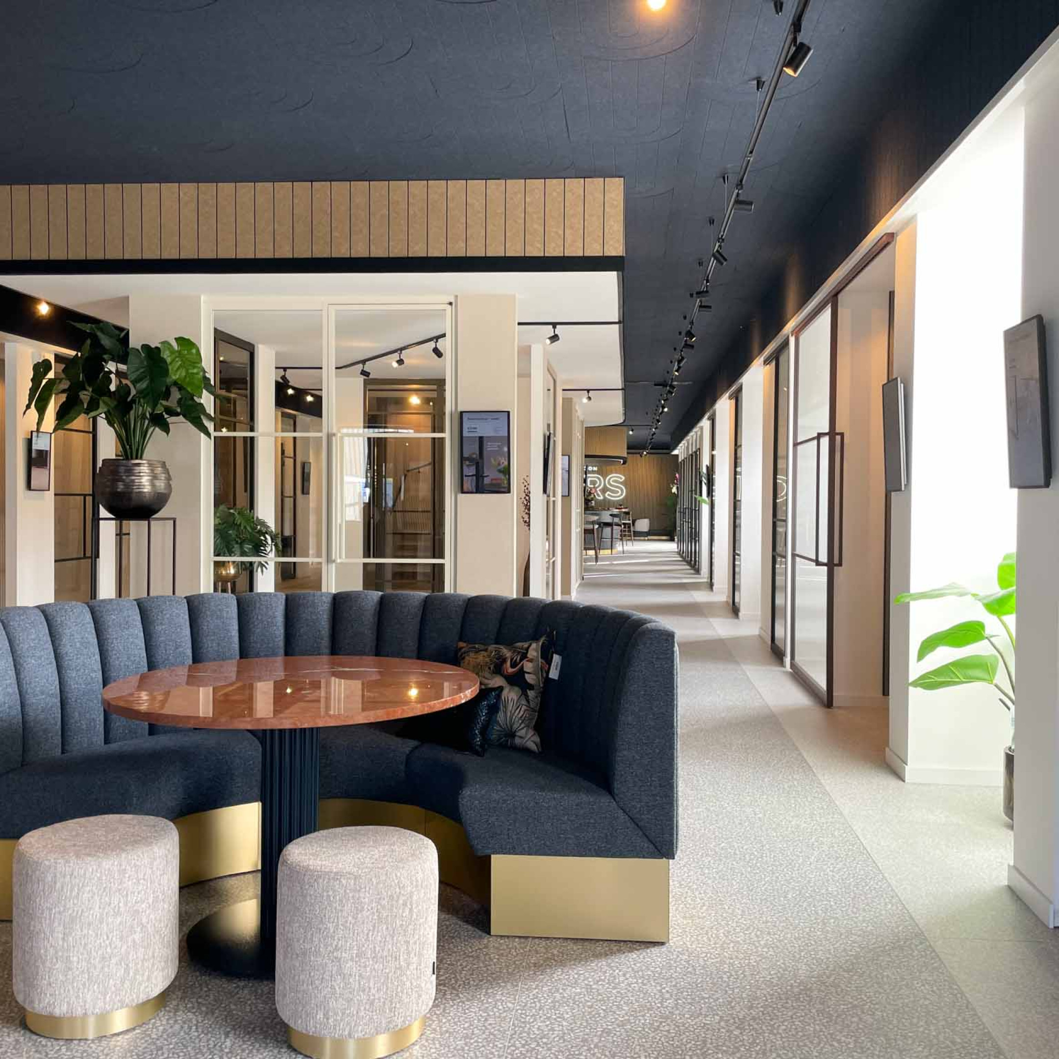 showroom GewoonGers Vlaardingen binnendeuren en akoestische panelen