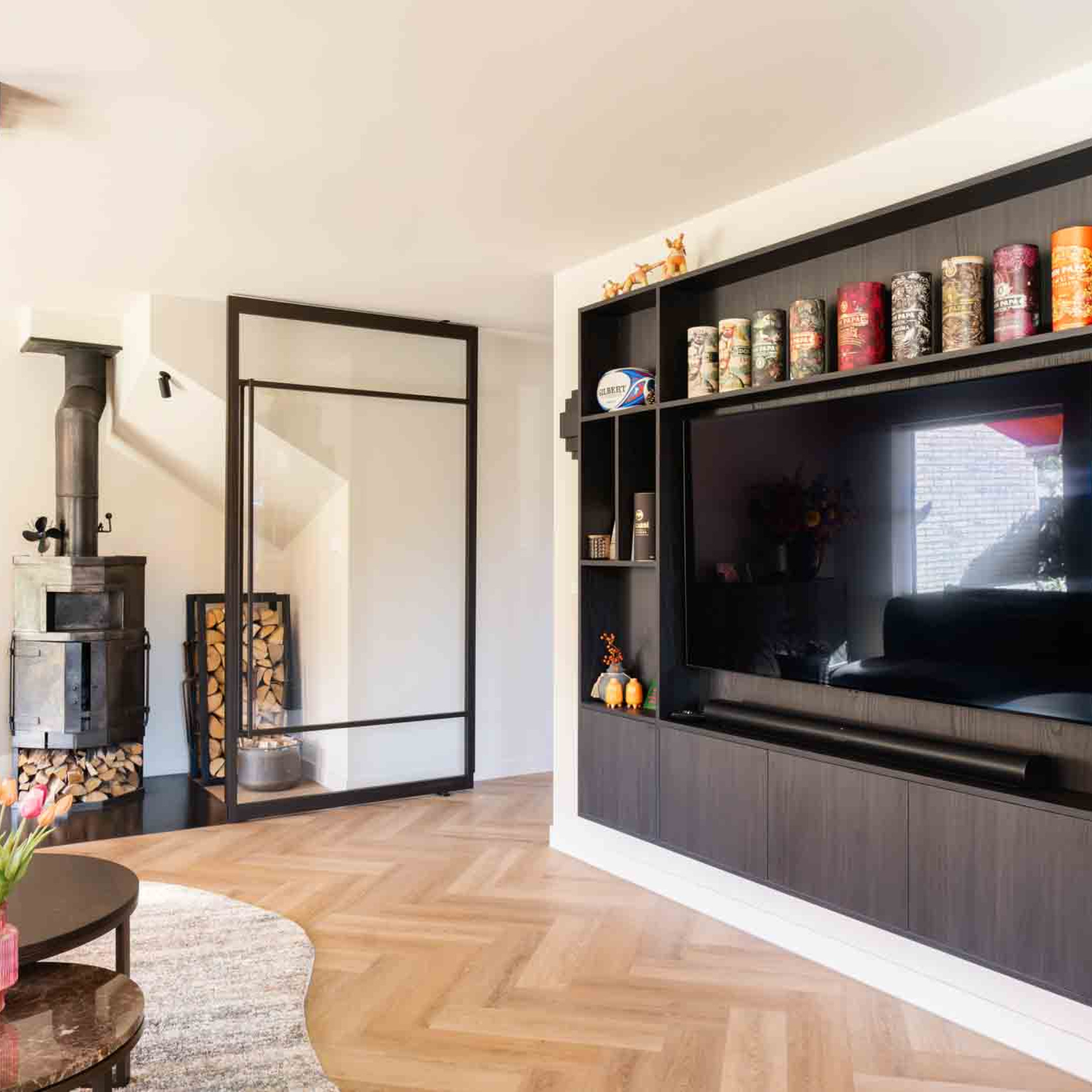 Interieur met extra brede taatsdeur van GewoonGers