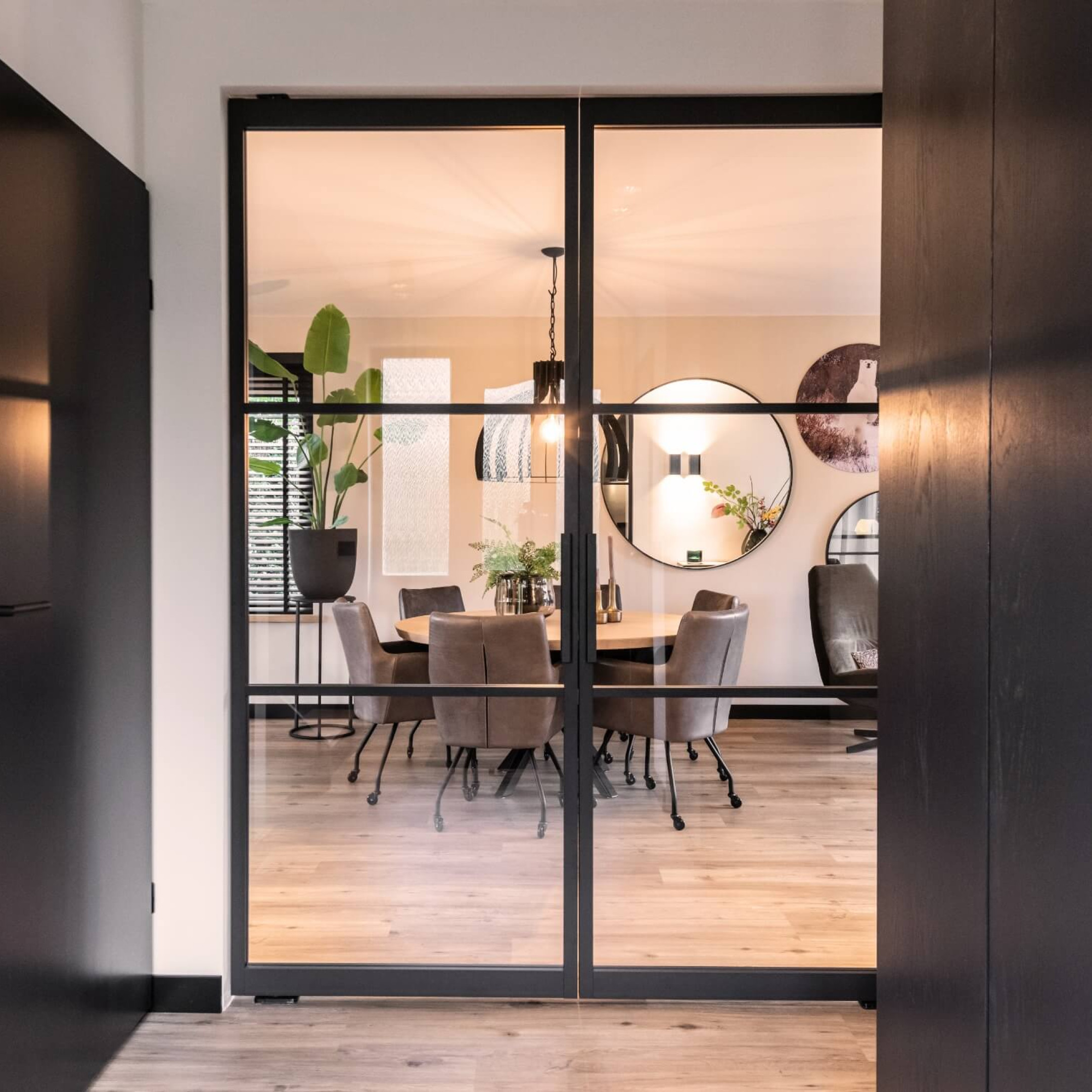 zwarte taatsdeur met glas gewoon gers