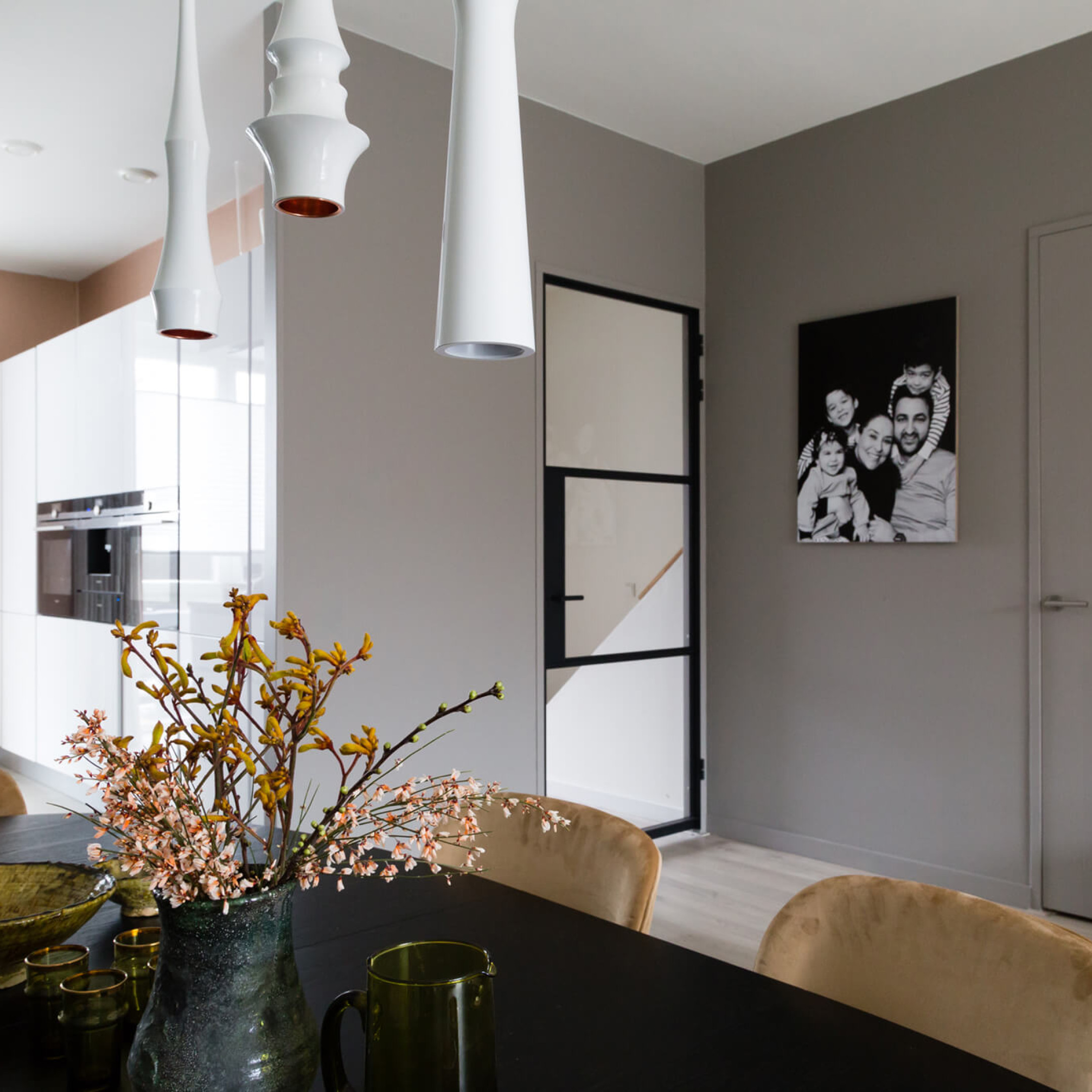 zwarte deur met glas gewoongers vtwonen