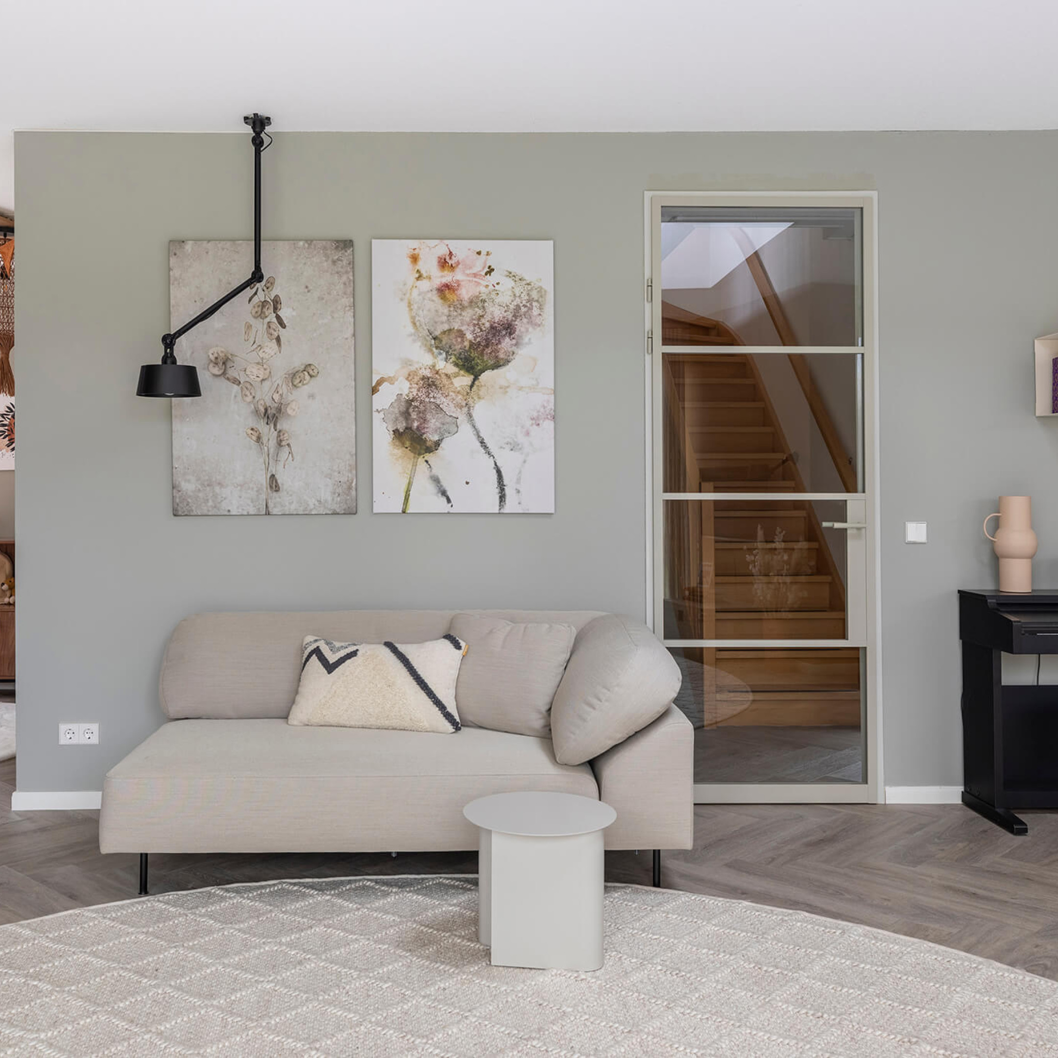 vtwonen grijze stalen deur met glas gewoongers