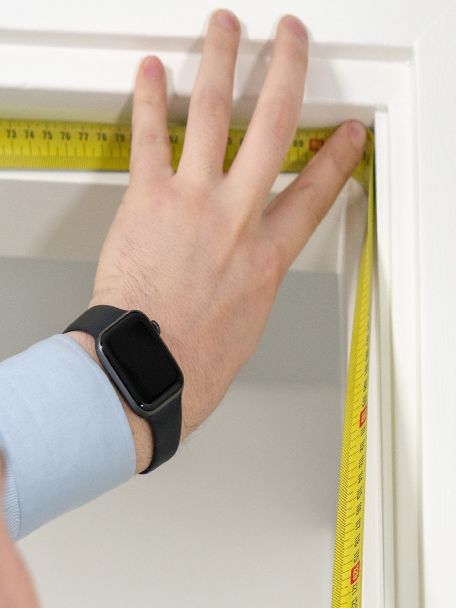 Inmeten deur in kozijn