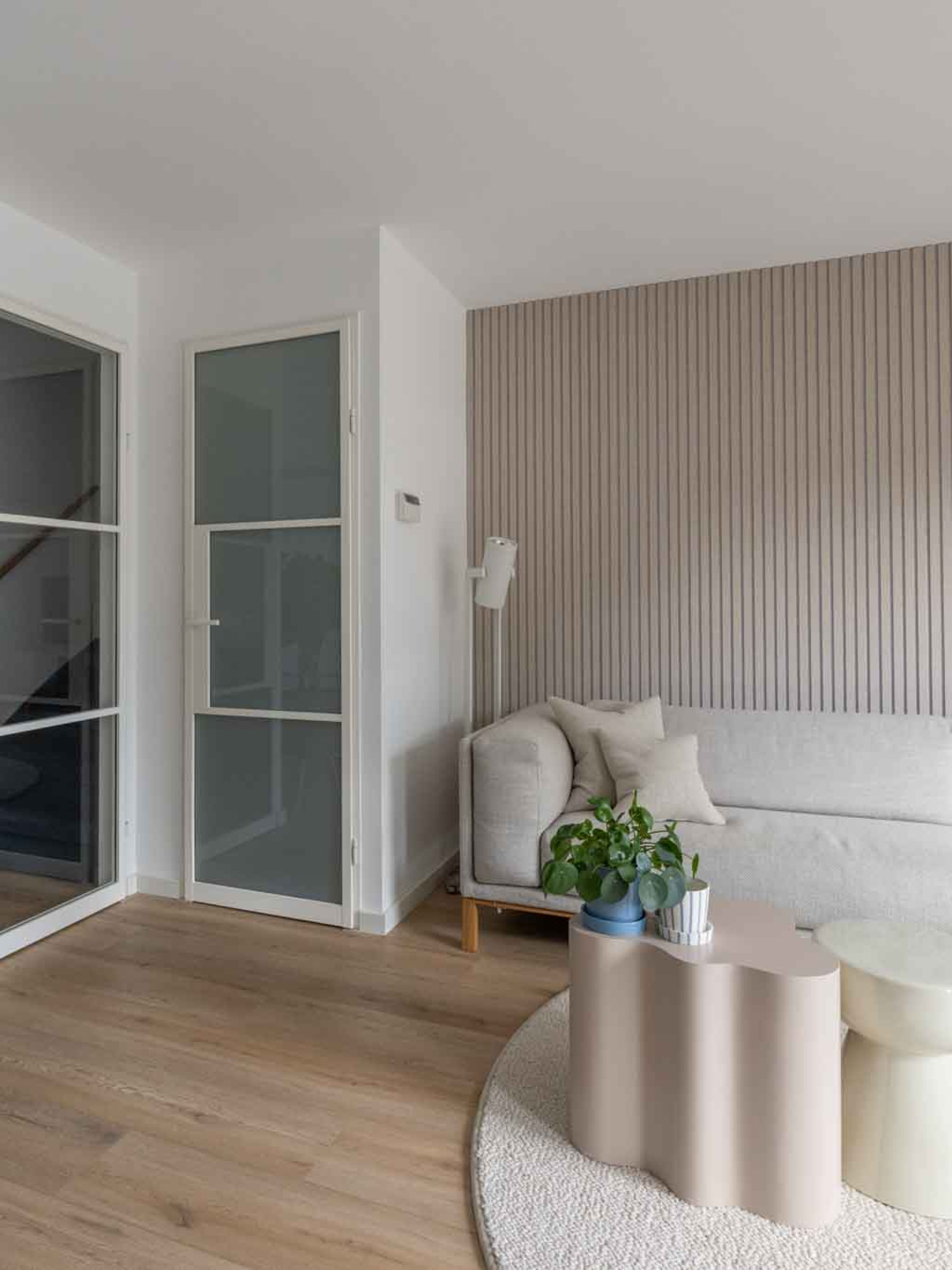 metalen opdekdeur met glas witte deuren GewoonGers