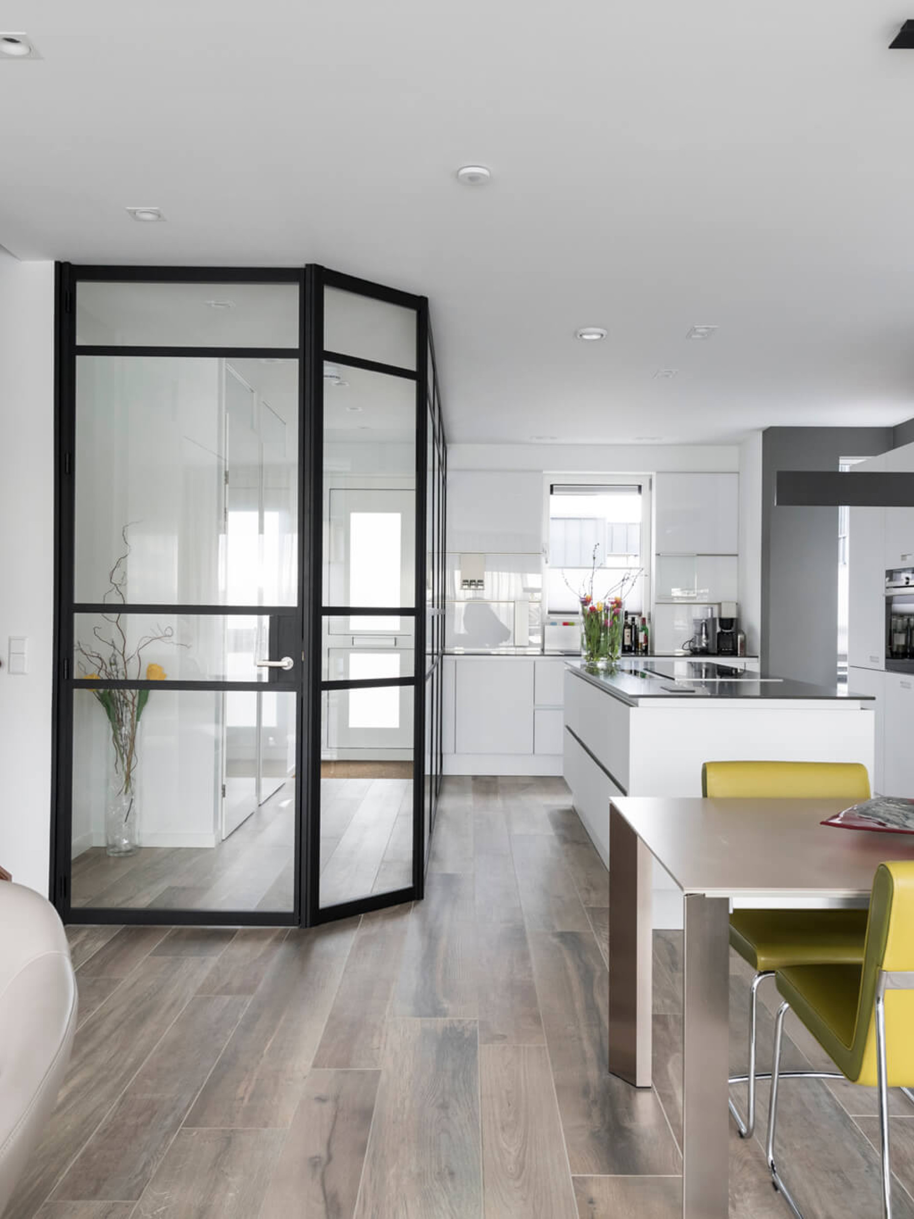 glaswand stalen deur hal GewoonGers