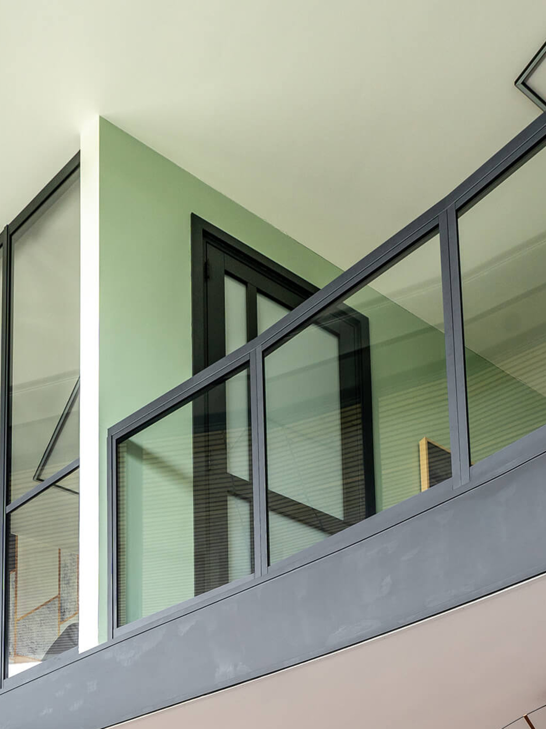 gewoongers stalen balustrade split level interieur