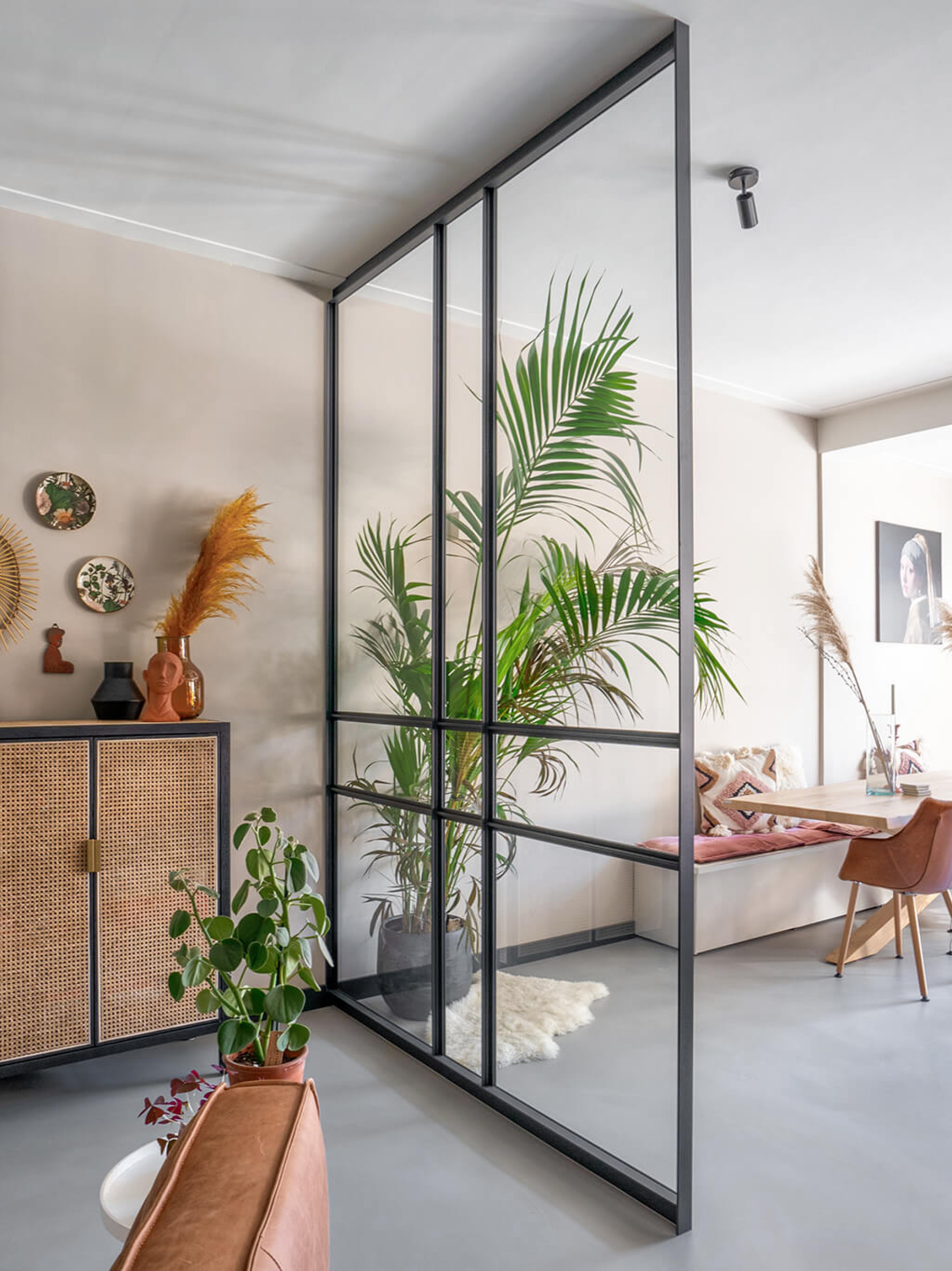 roomdivider GewoonGers stalen wand glaswand in boho chique interieur