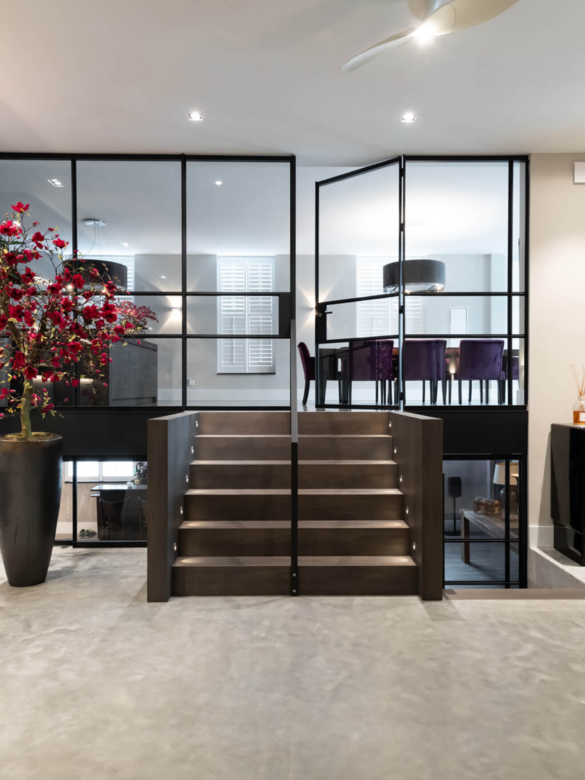 Splitlevel woning glaswand stalen deur Gewoon Gers