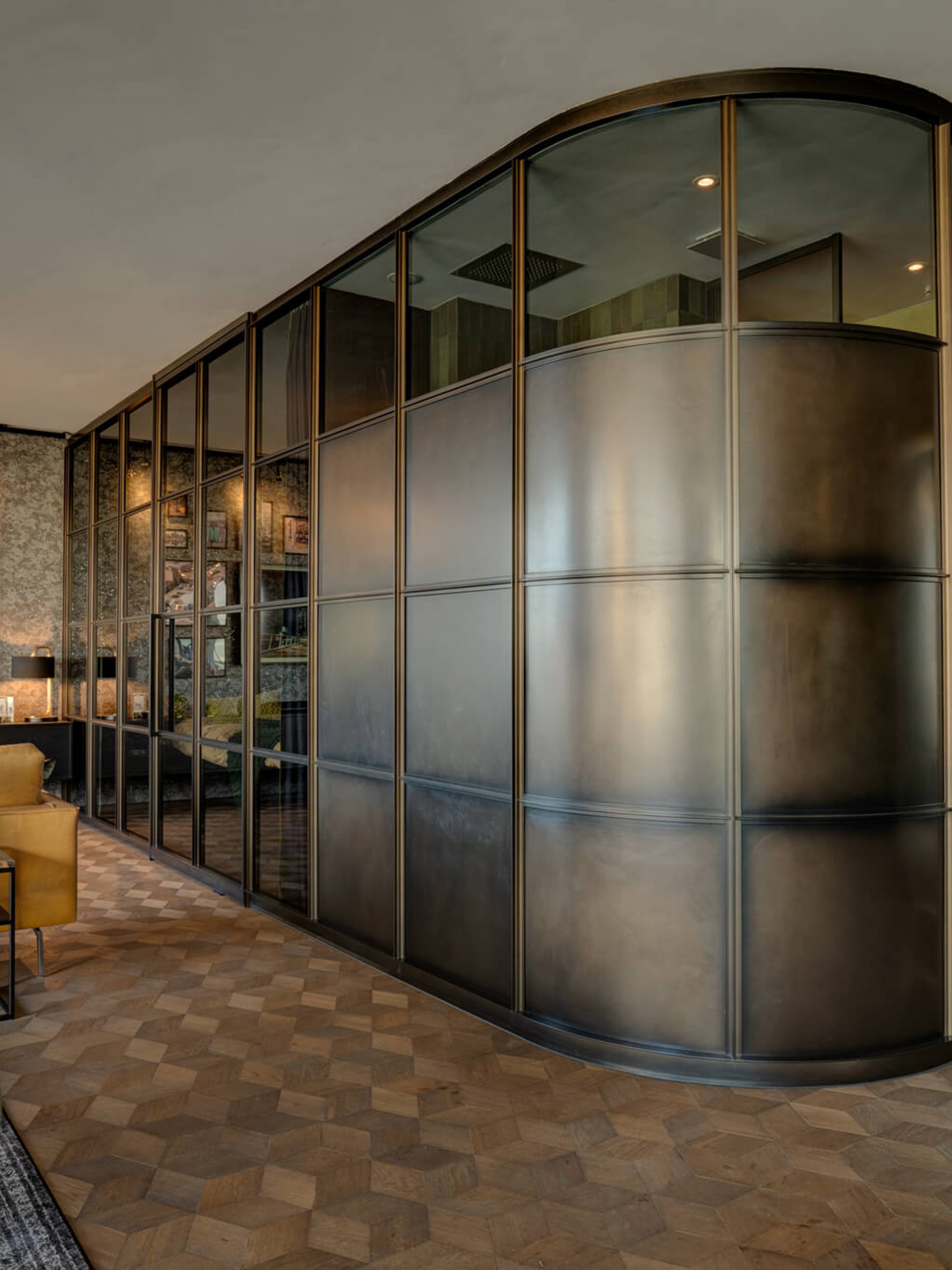 stalen wand ronde hoek gewoongers