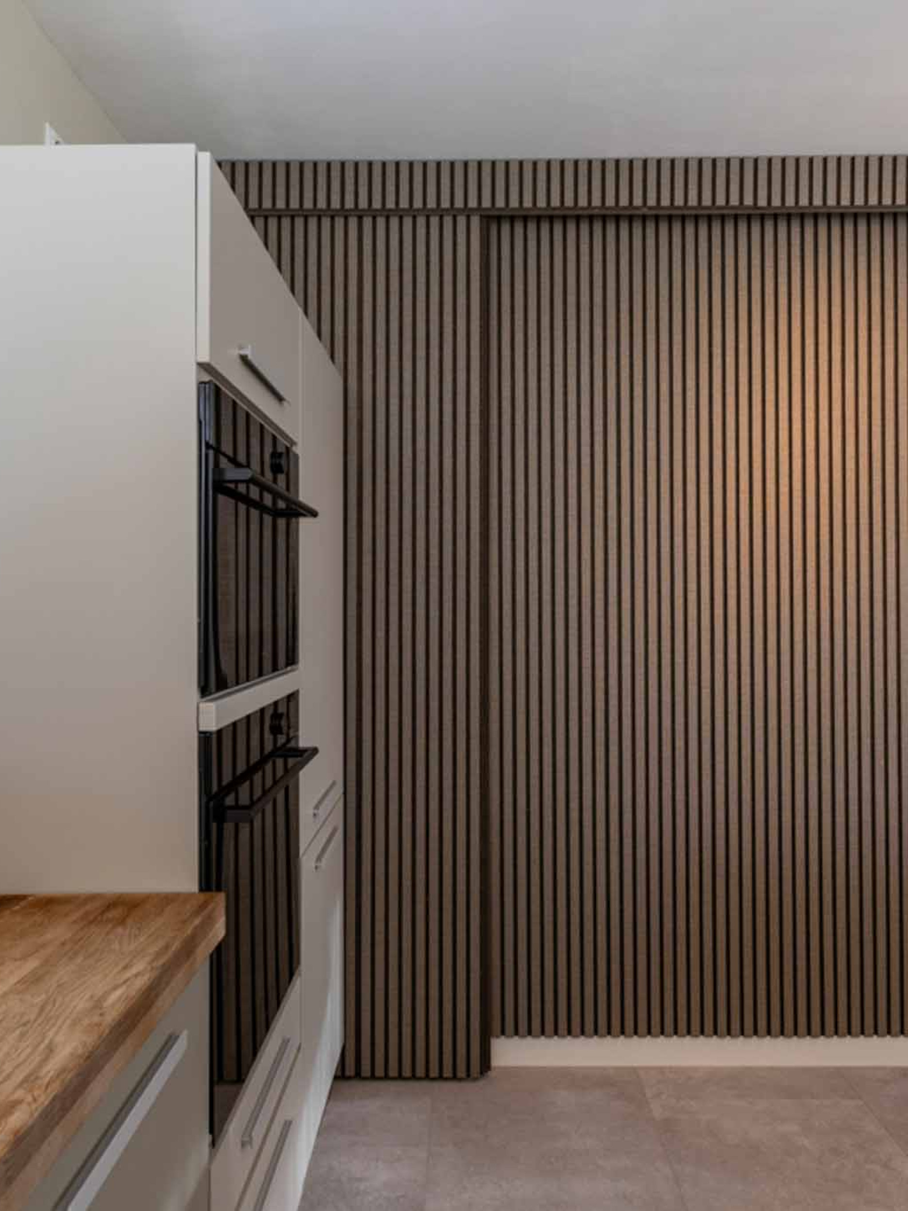 deur wegwerken met akoestische wandpanelen GewoonGers