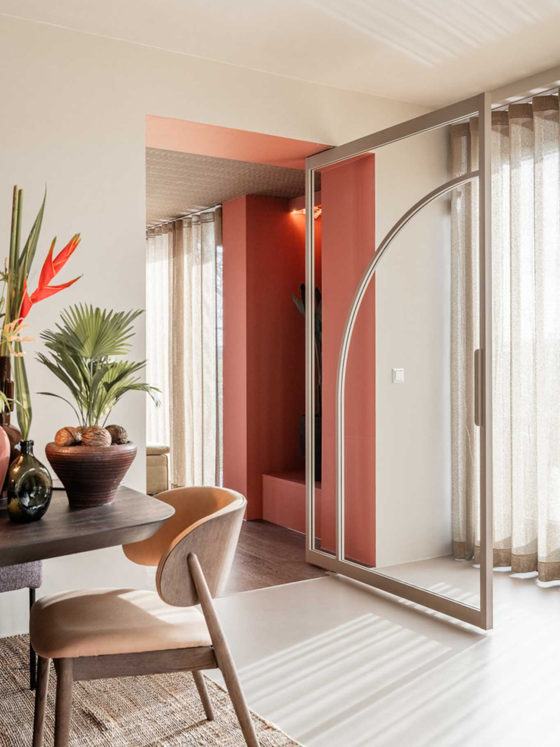 openslaande taatsdeuren met glas boogdeuren met ronde vorm organische vorm stalen deur GewoonGers