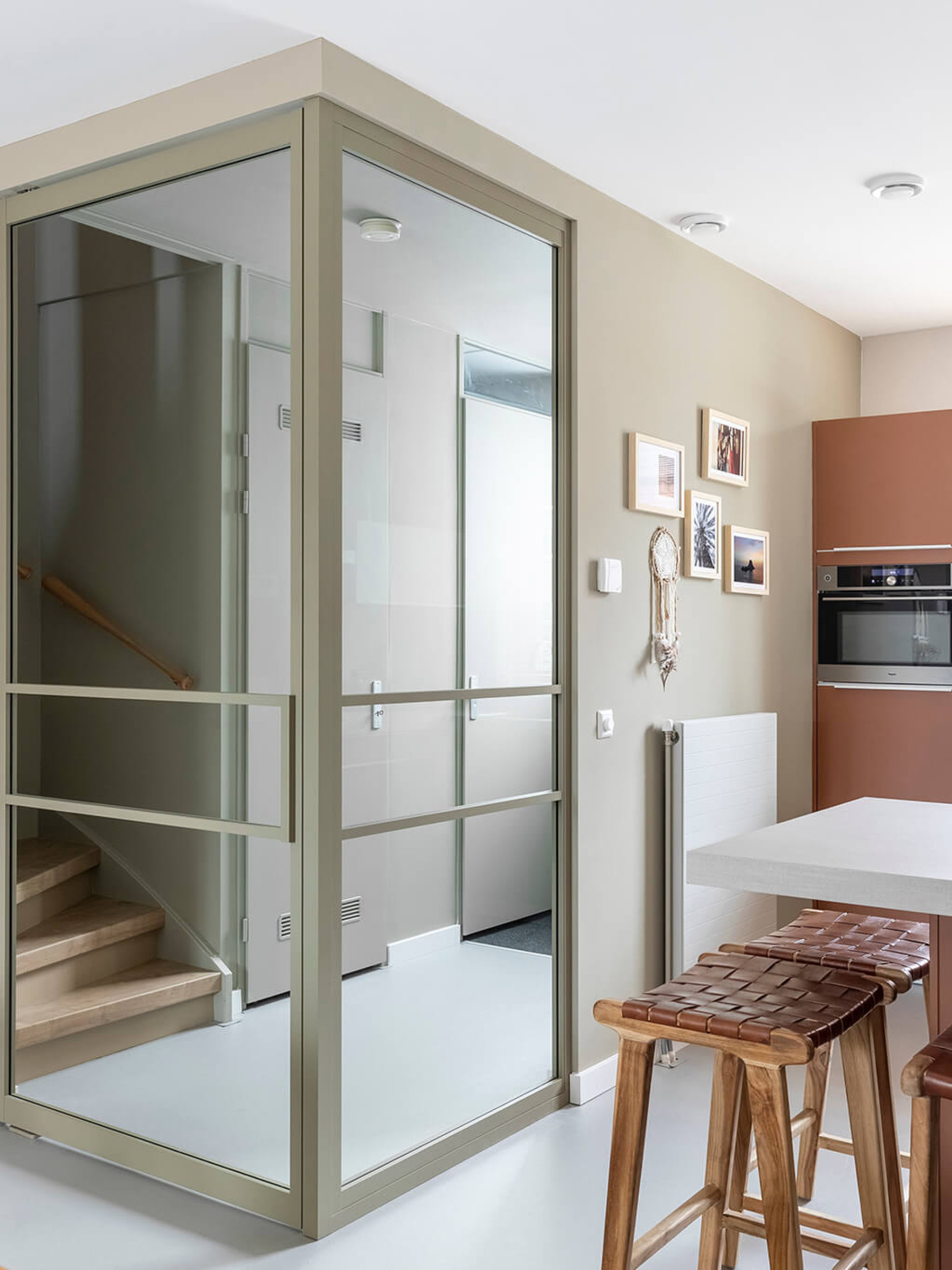 olijfgroene deur met glas Gewoon Gers VT Wonen