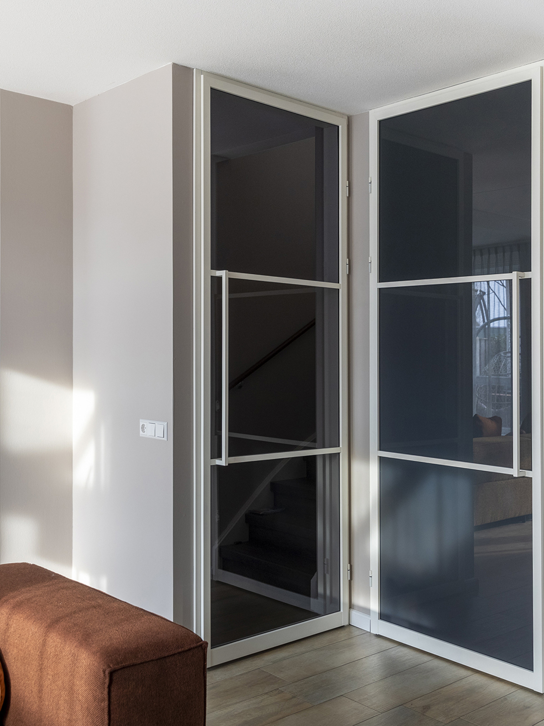 witte stalen deur rookglas vtwonen