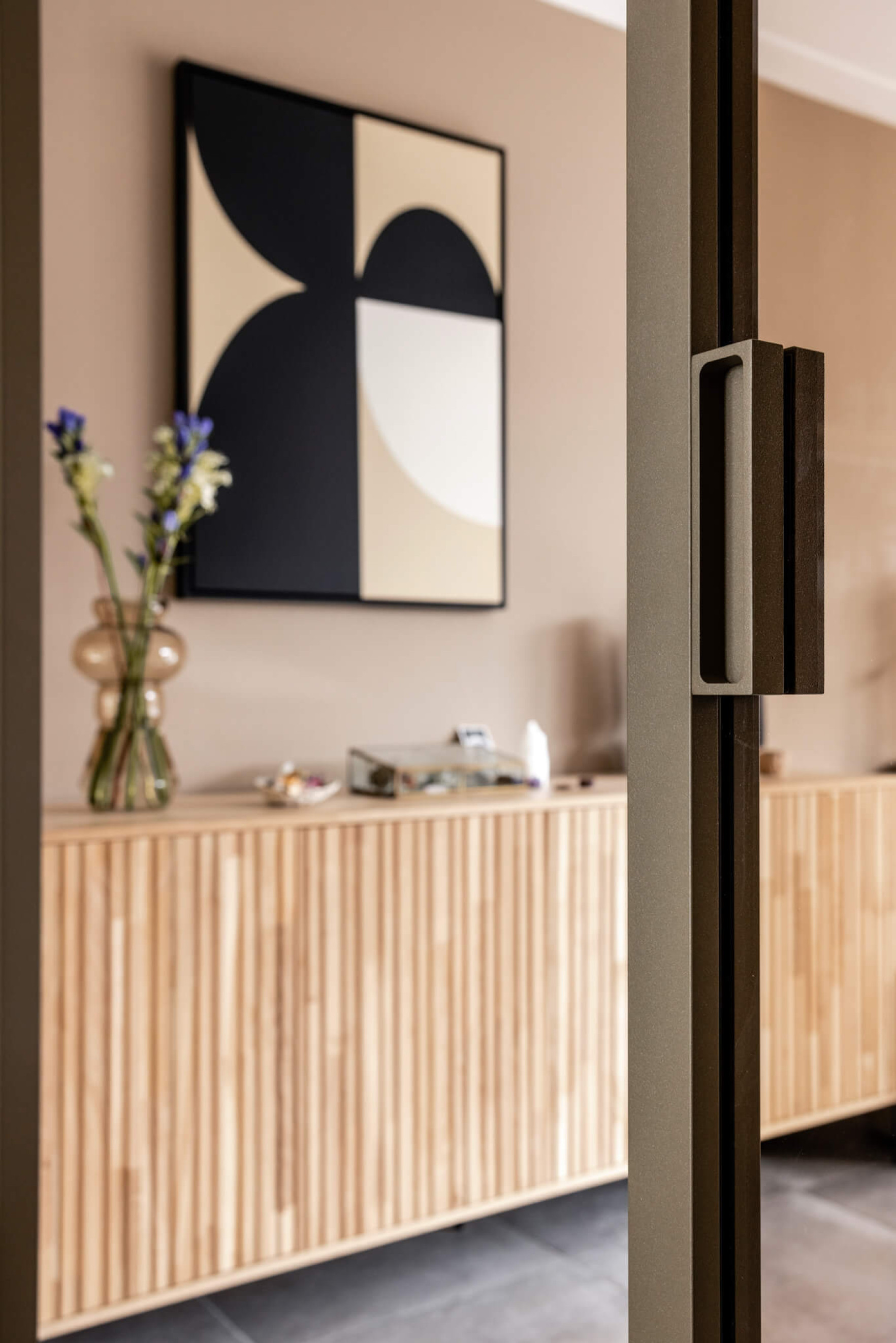 detail greep schuifdeur gewoongers vtwonen brons