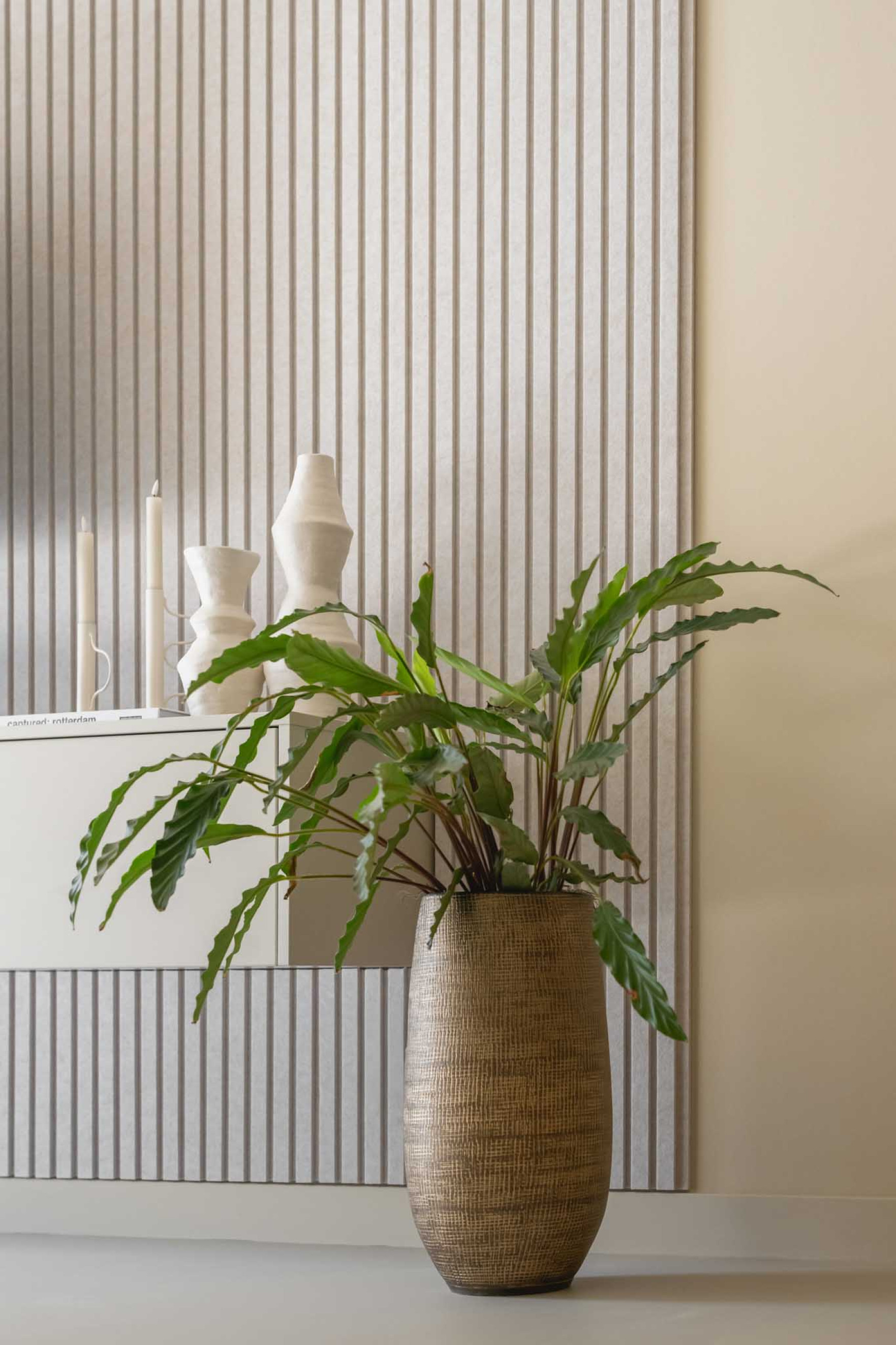 Vilten wandpanelen akupanel akoestisch paneel beige lattenwand GewoonGers