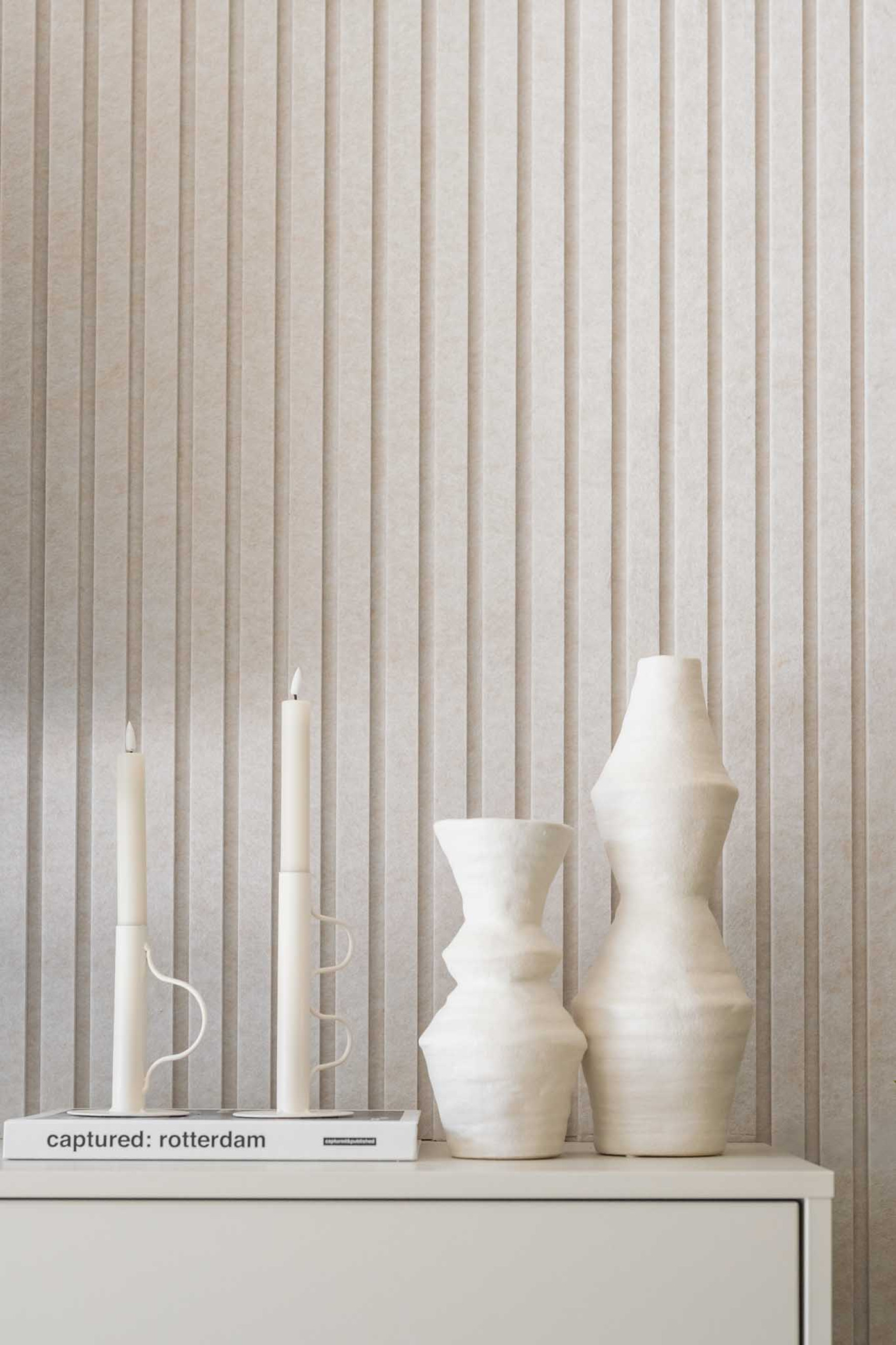 Vilten wandpanelen akupanel akoestisch paneel beige lattenwand GewoonGers