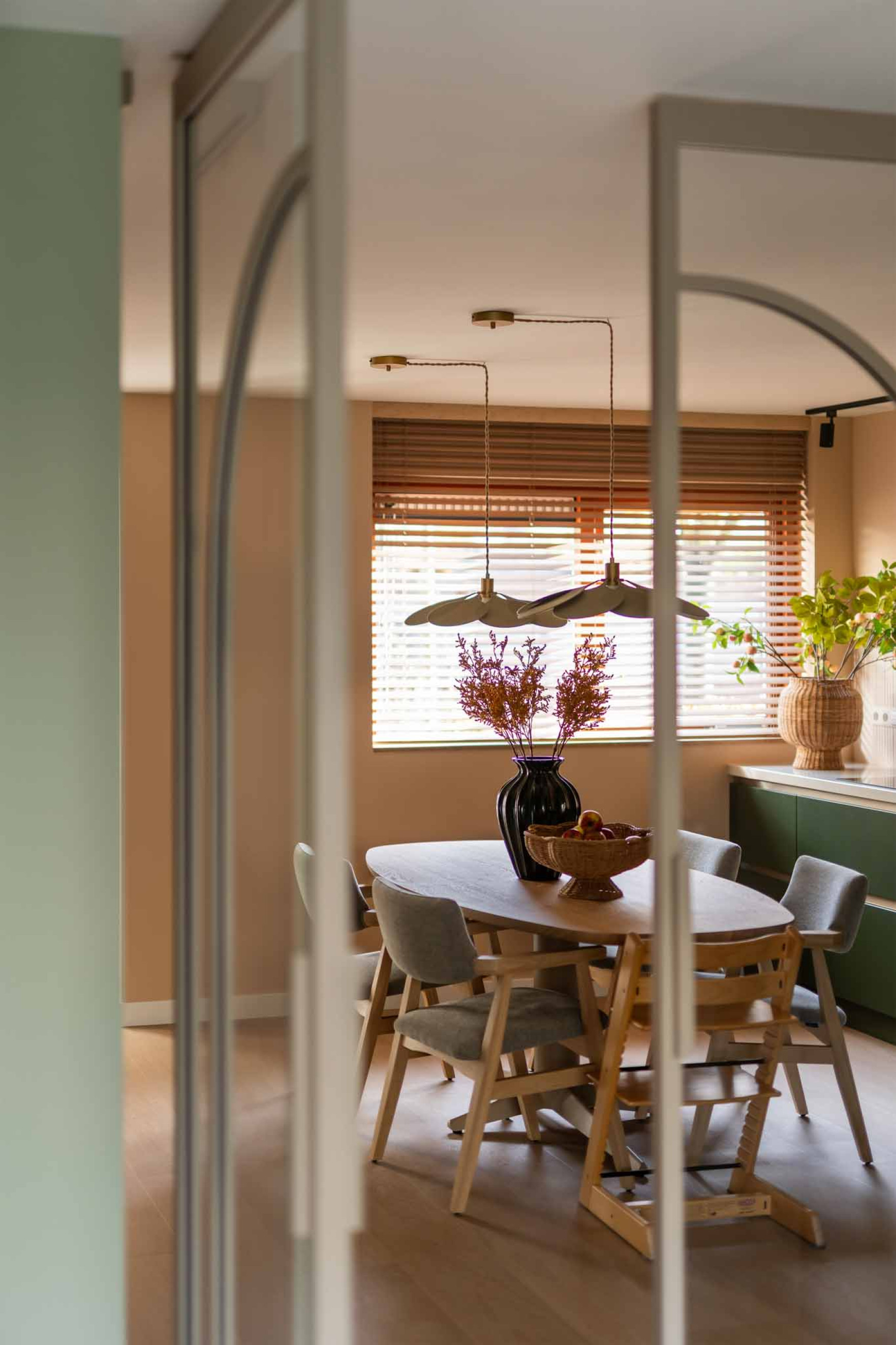 Interieur met beige stalen deuren GewoonGers Kopen Zonder Kijken