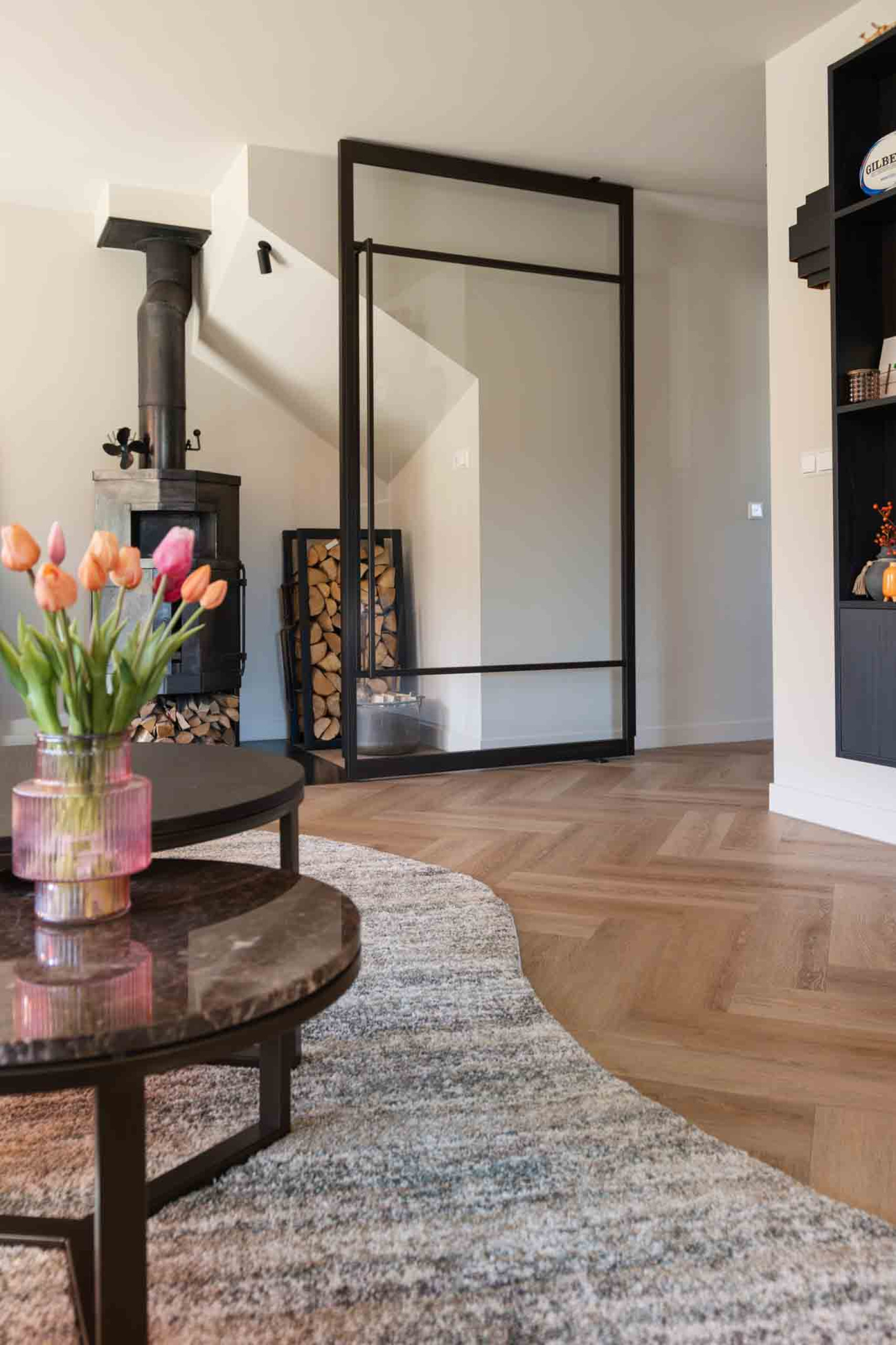 Interieur met extra brede taatsdeur van GewoonGers