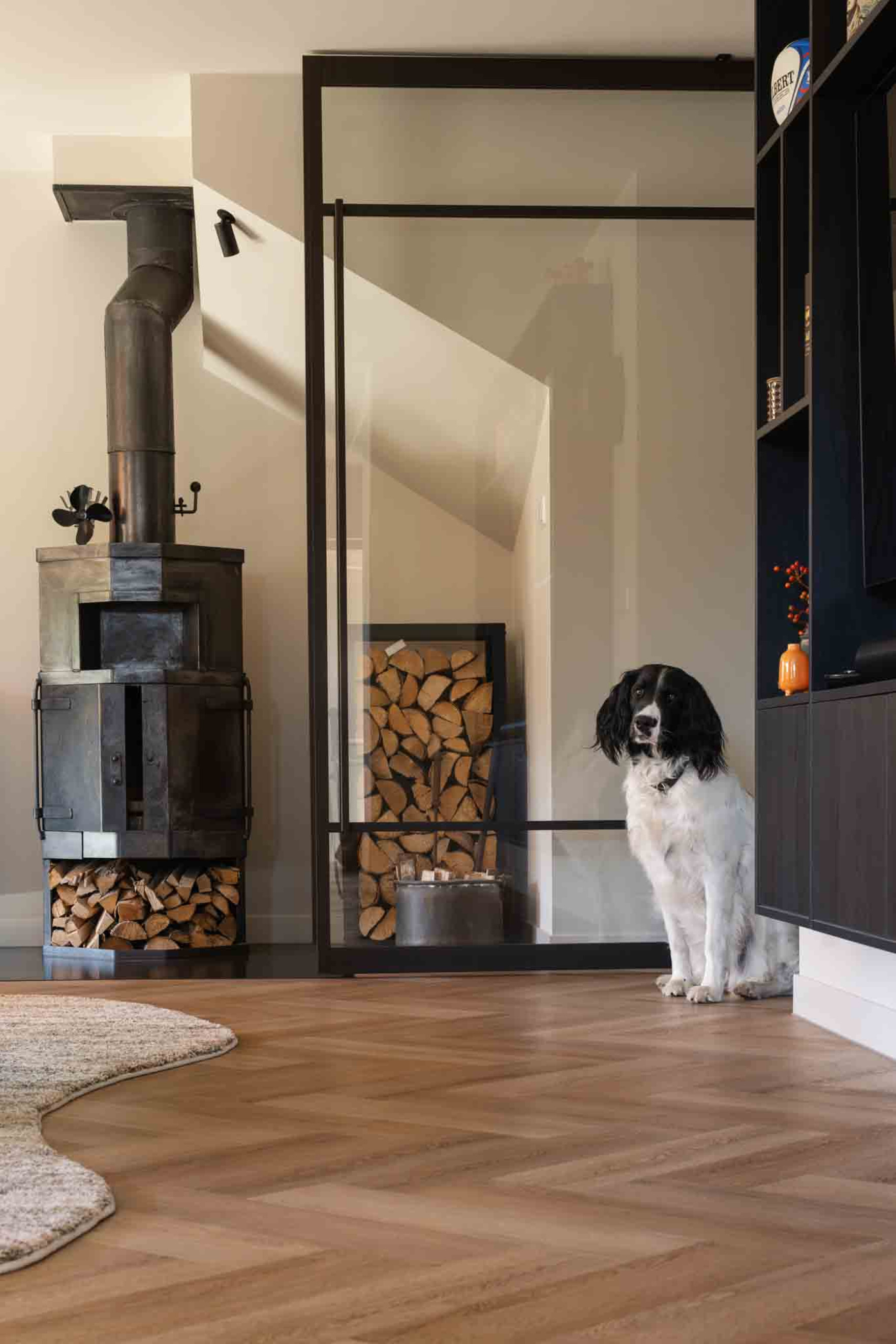 interieur inspiratie met zwarte taatsdeur van GewoonGers