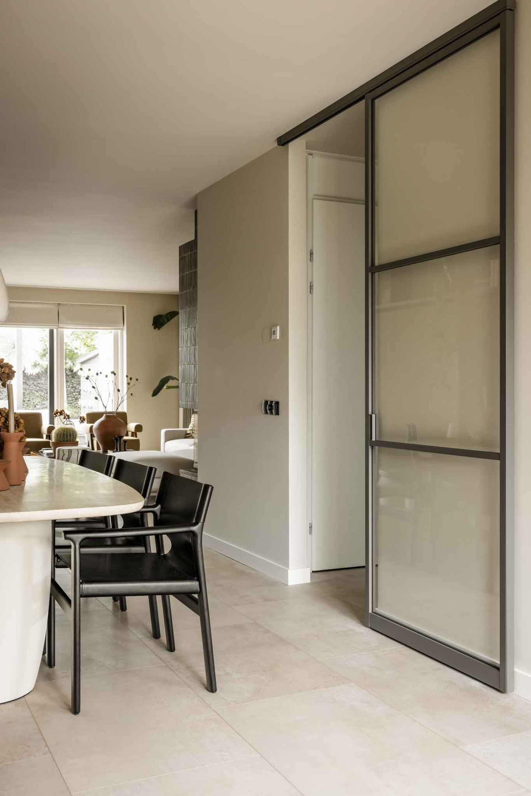 vtwonen interieur met gewoon gers schuifdeur