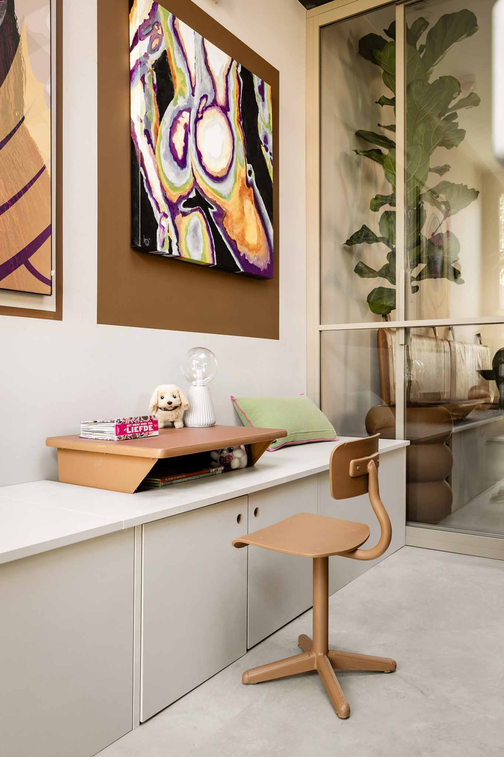 Glazen wand met scharnierdeur GewoonGers bij vtwonen