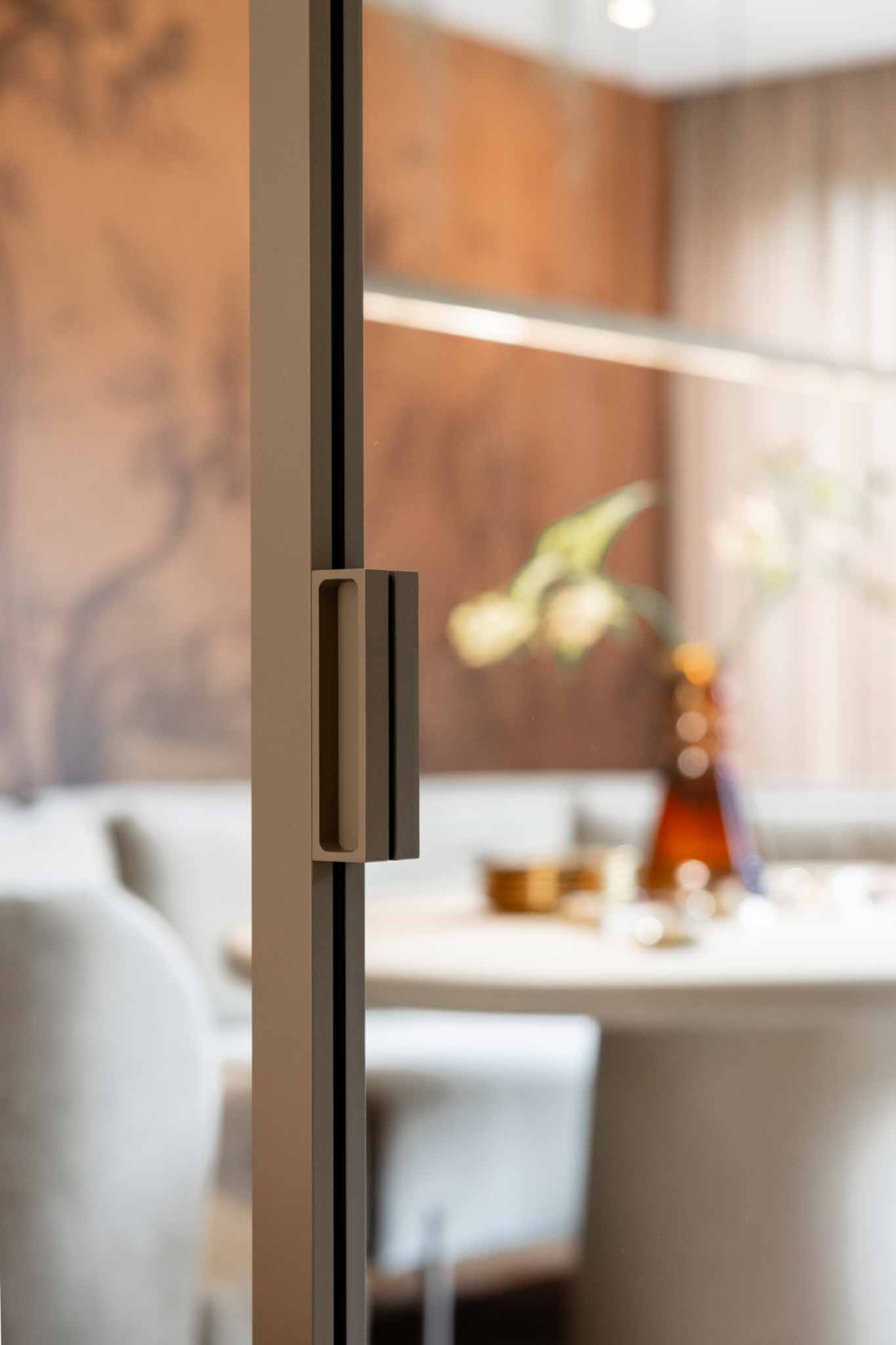 detail GewoonGers aluminium schuifdeur handgreep