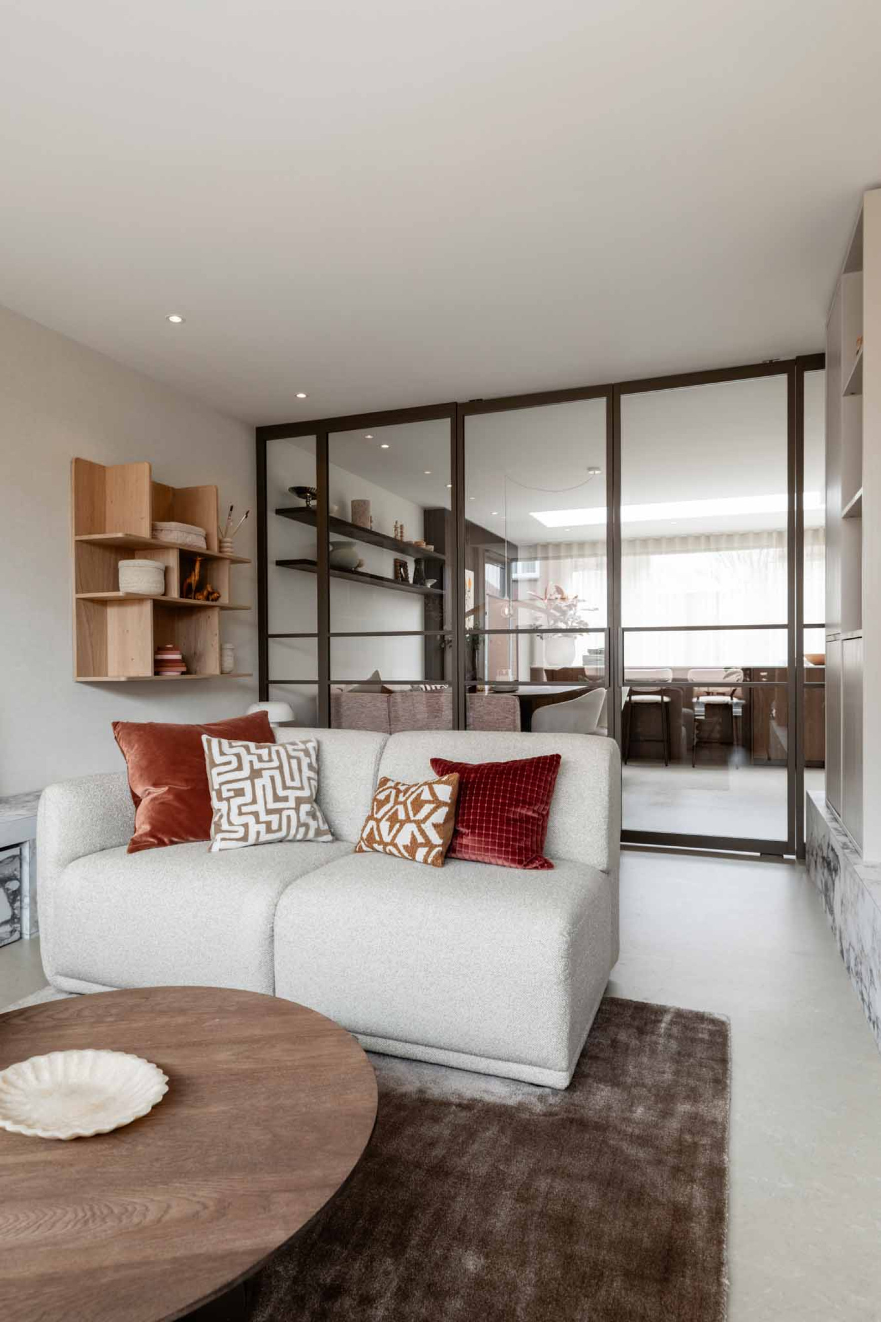 vtwonen interieur met bronzen taatsdeuren van GewoonGers