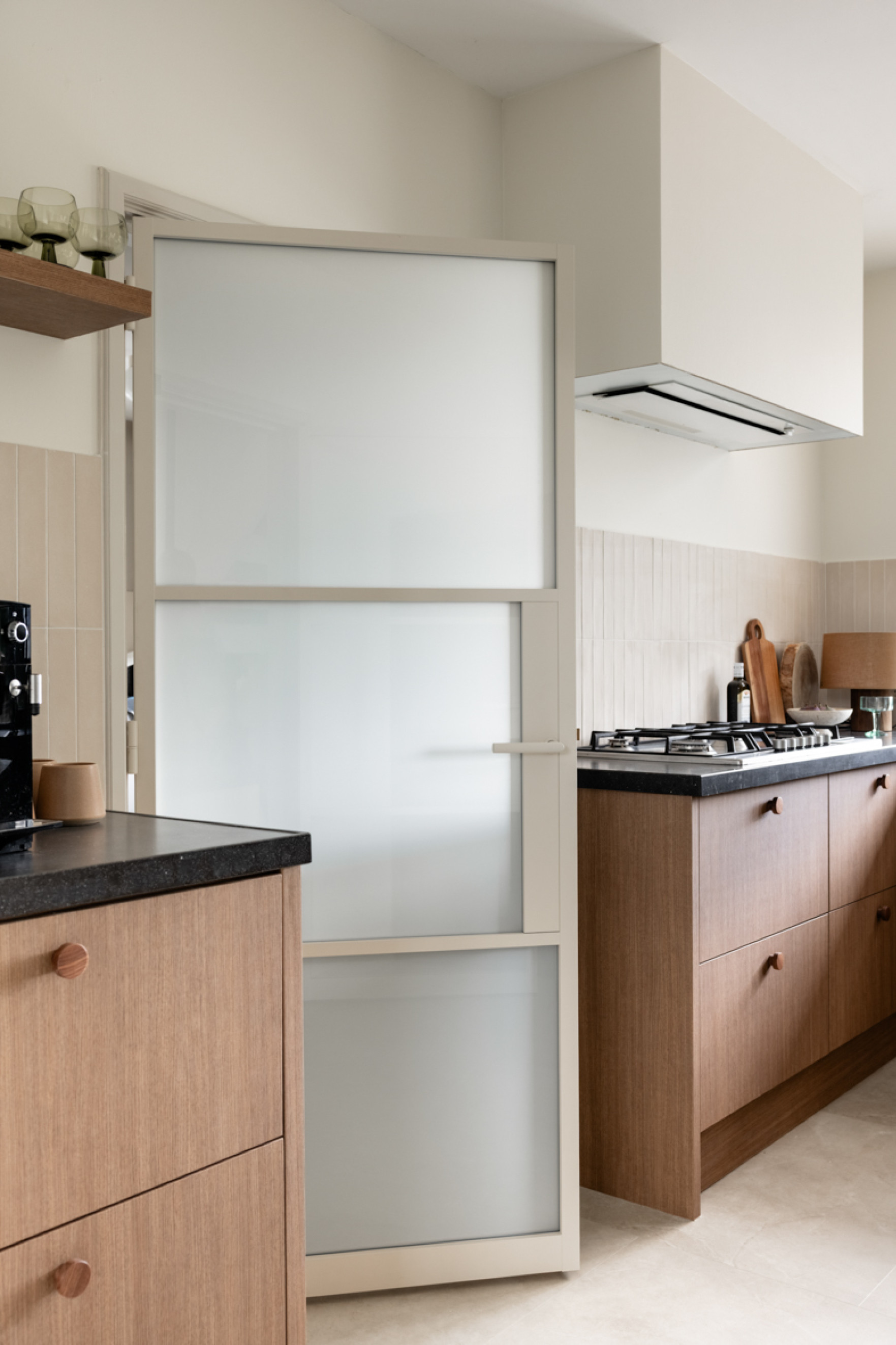 GewoonGers stompe deur op maat voor bestaand houten kozijn gezien bij vtwonen