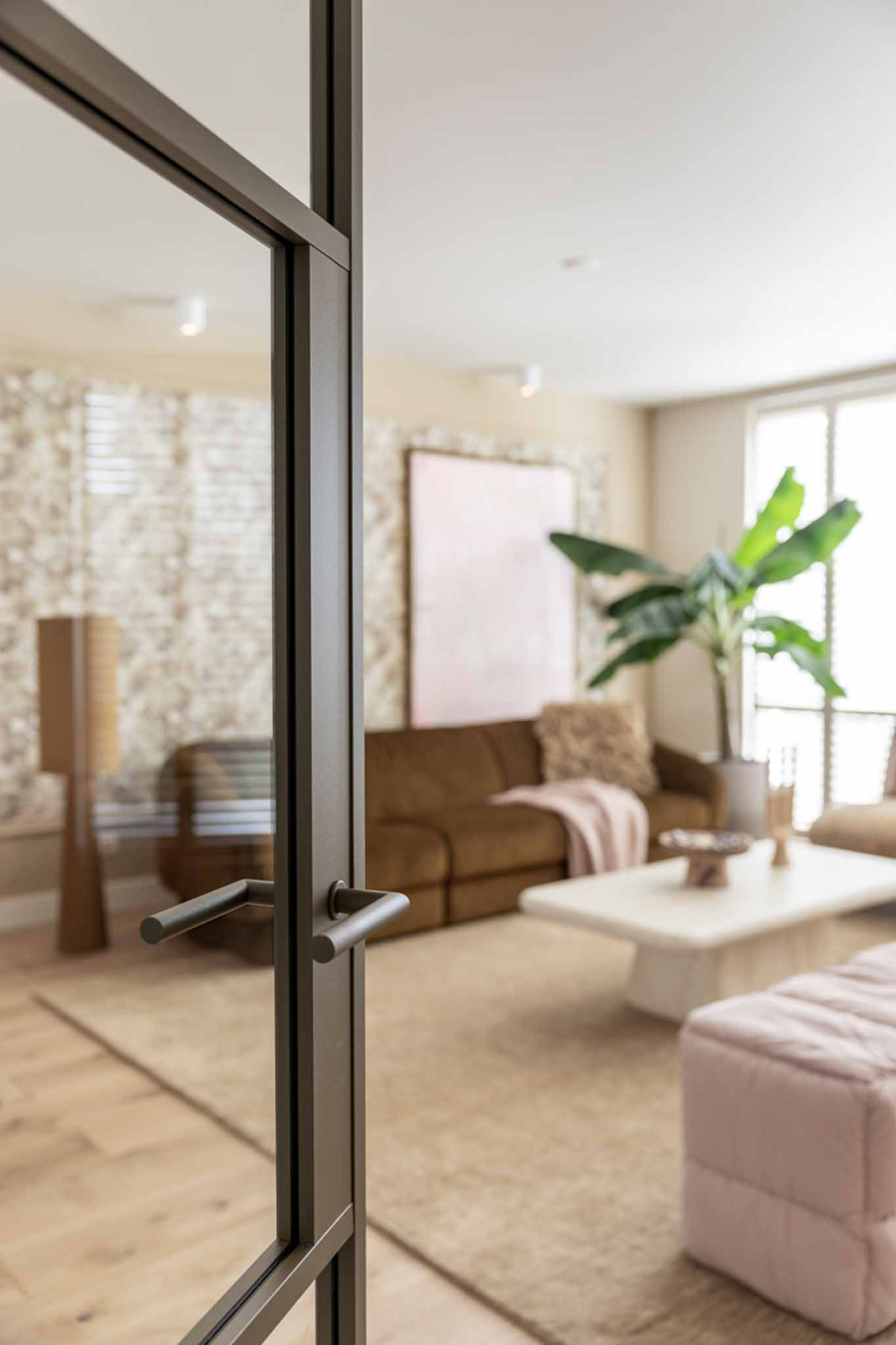 Op zoek naar bronzen stalen deuren? Wat dacht je van een aluminium deur van GewoonGers!