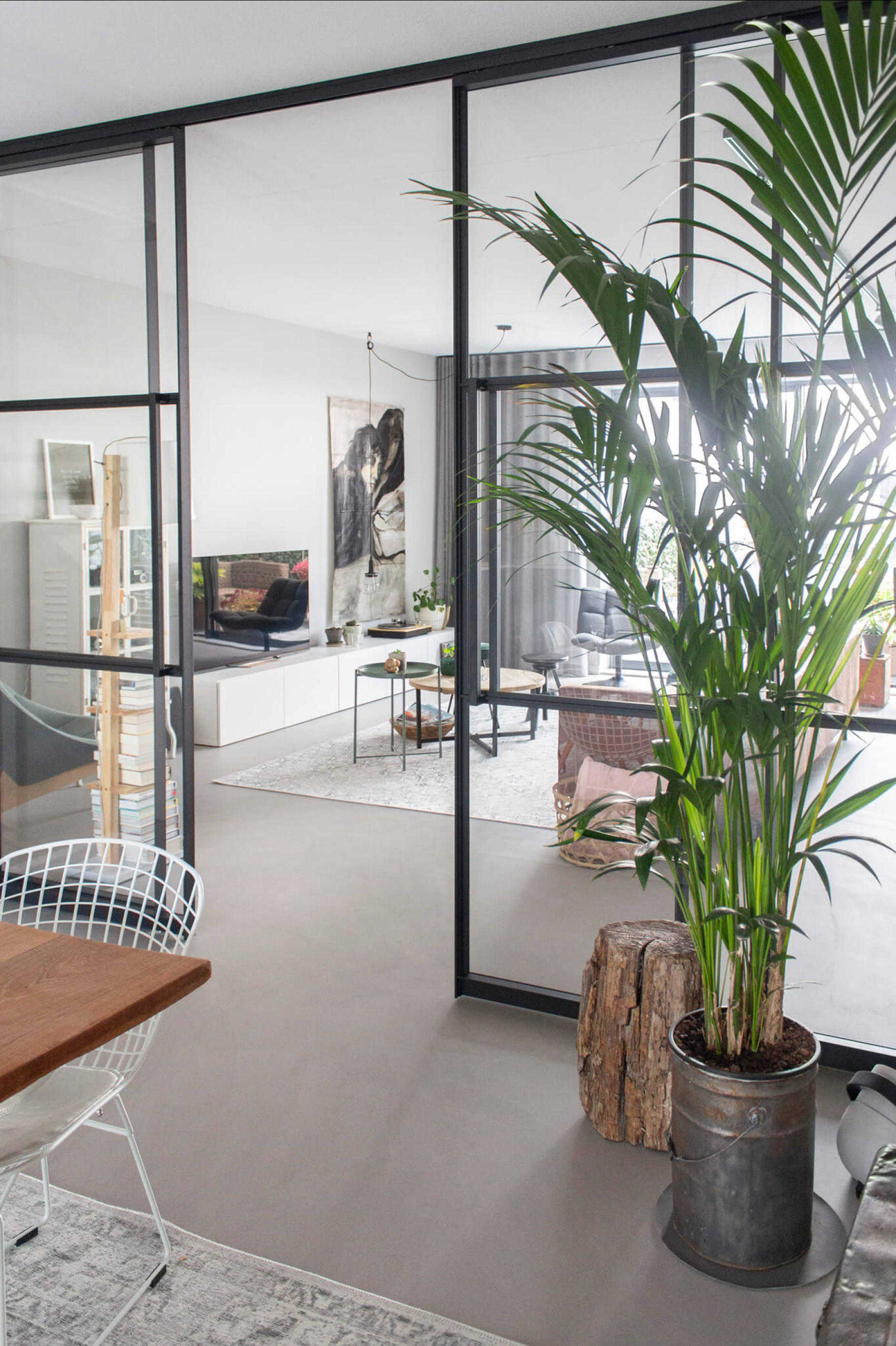 schuifwand zwarte schuifdeuren roomdivider Gewoon Gers