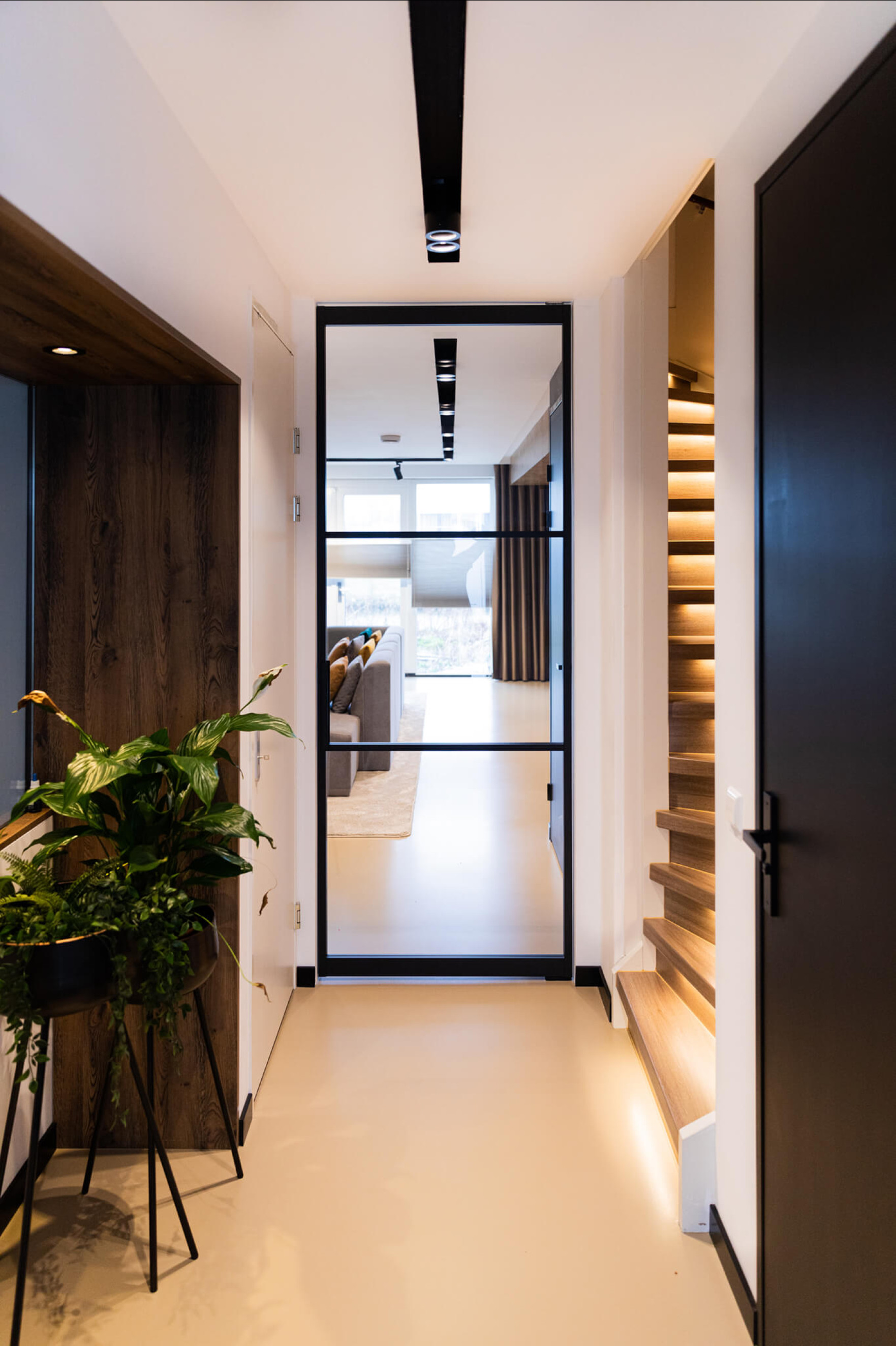 interieur inspiratie zwarte taatsdeur met glas gewoon gers