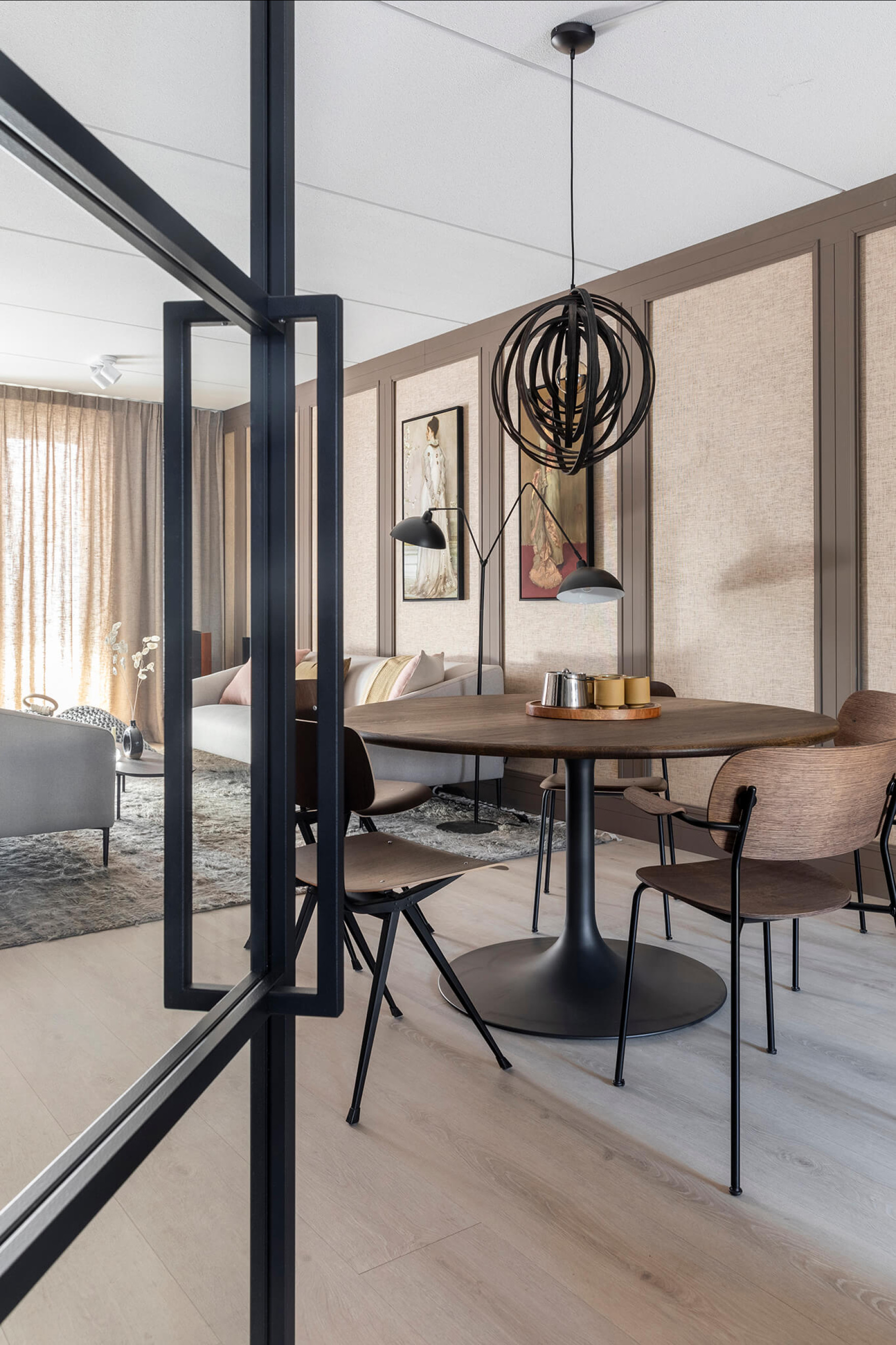 stalen deur binnenkijken vtwonen eetkamer