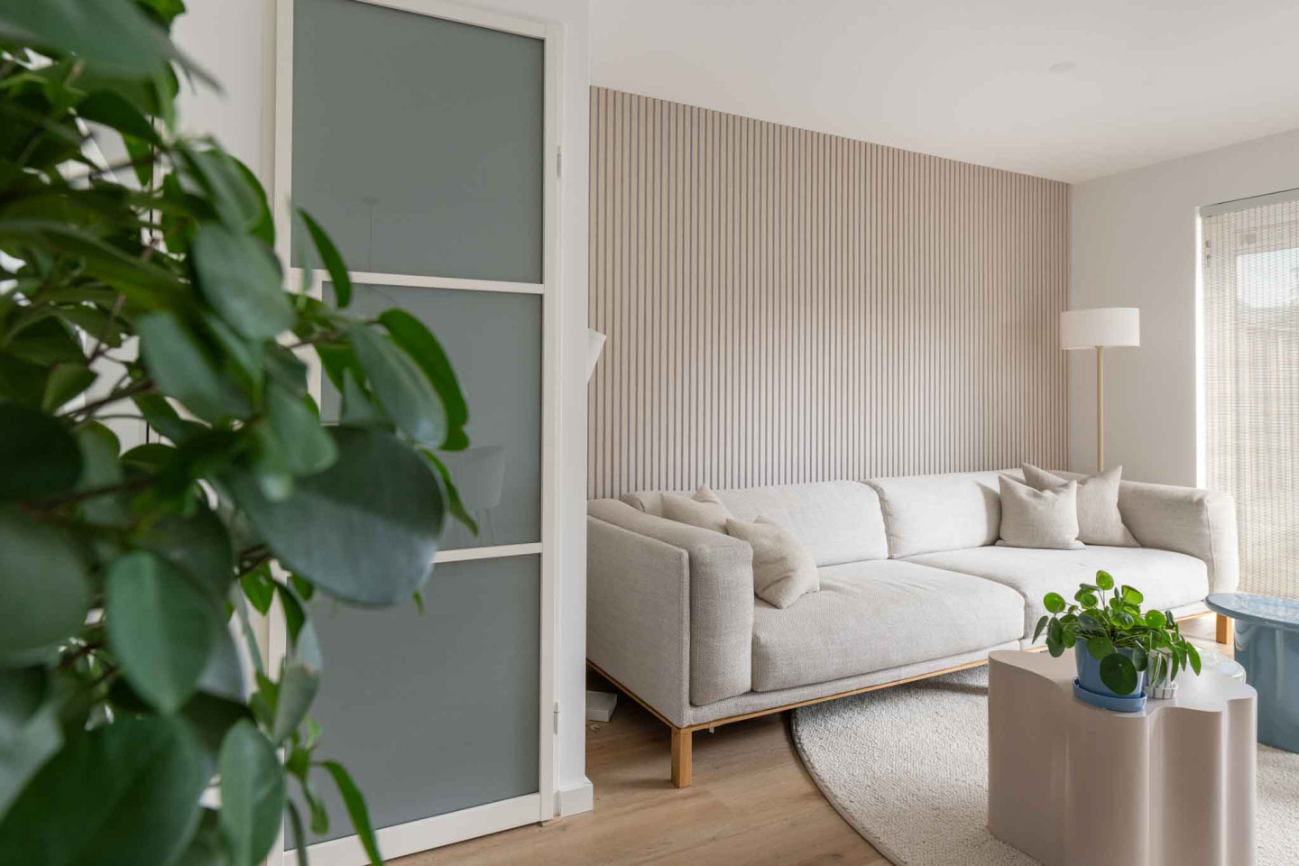 witte stalen deur met melkglas voor trapkast GewoonGers