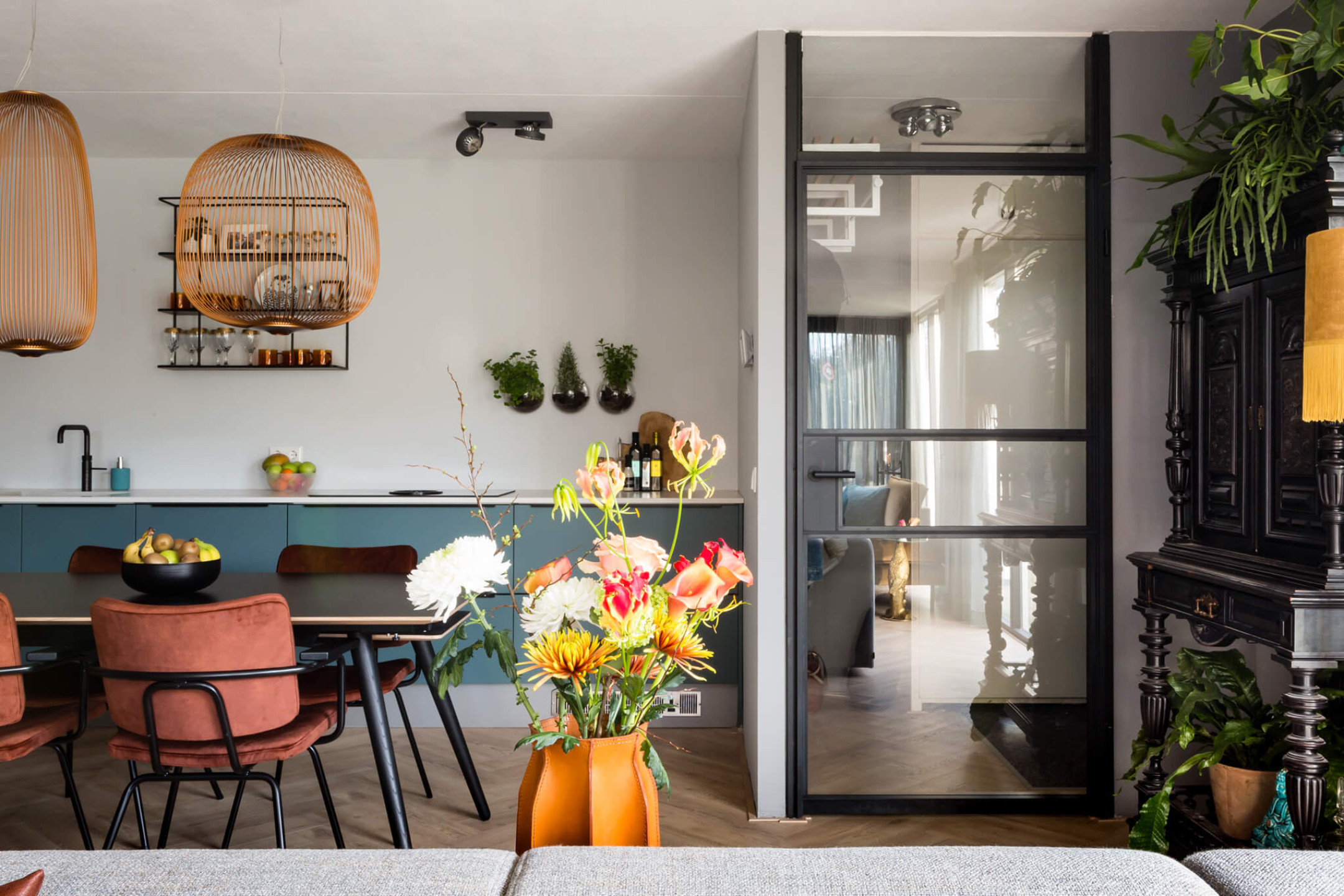 vtwonen uithoorn zwarte deur met glas