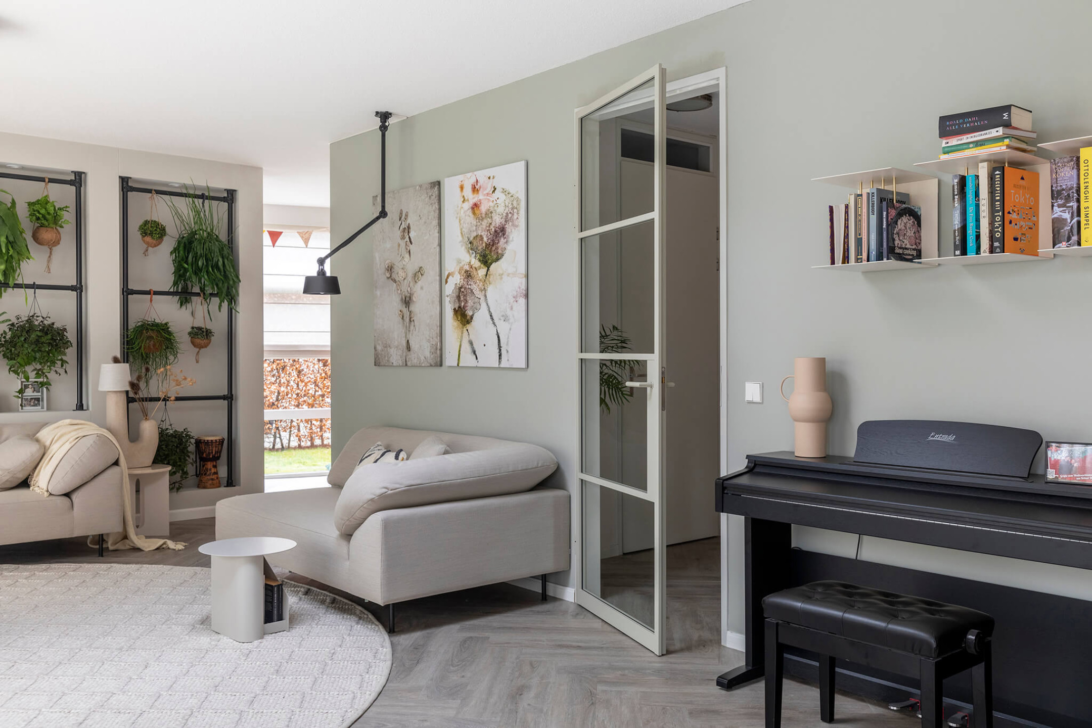 vtwonen grijze stalen deur met glas gewoongers